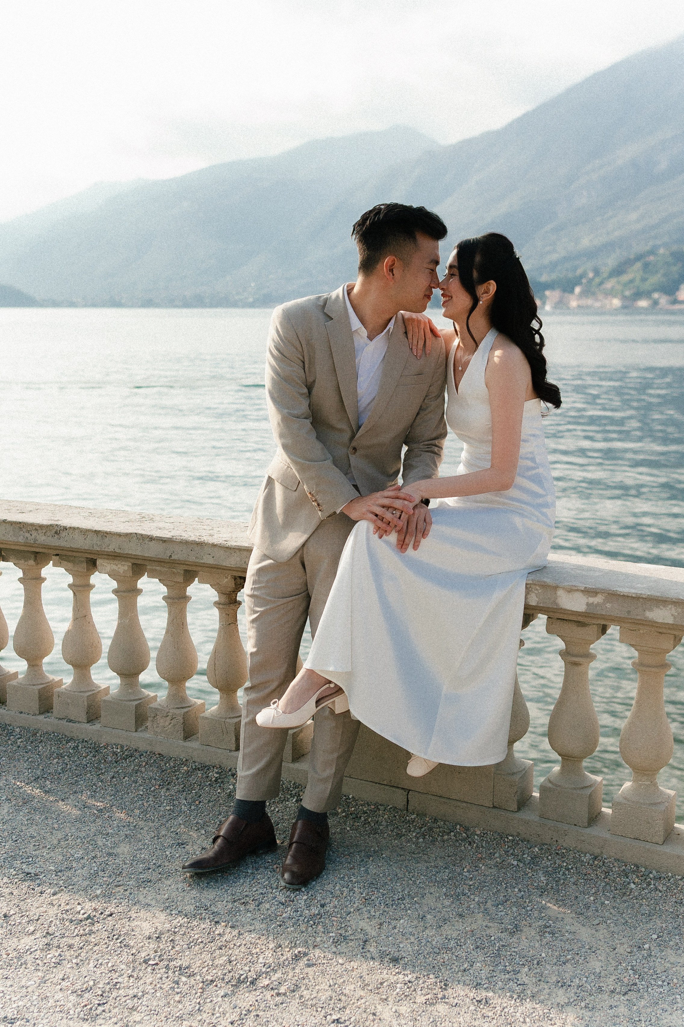 Bride and groom at Villa Melzi on lake como 