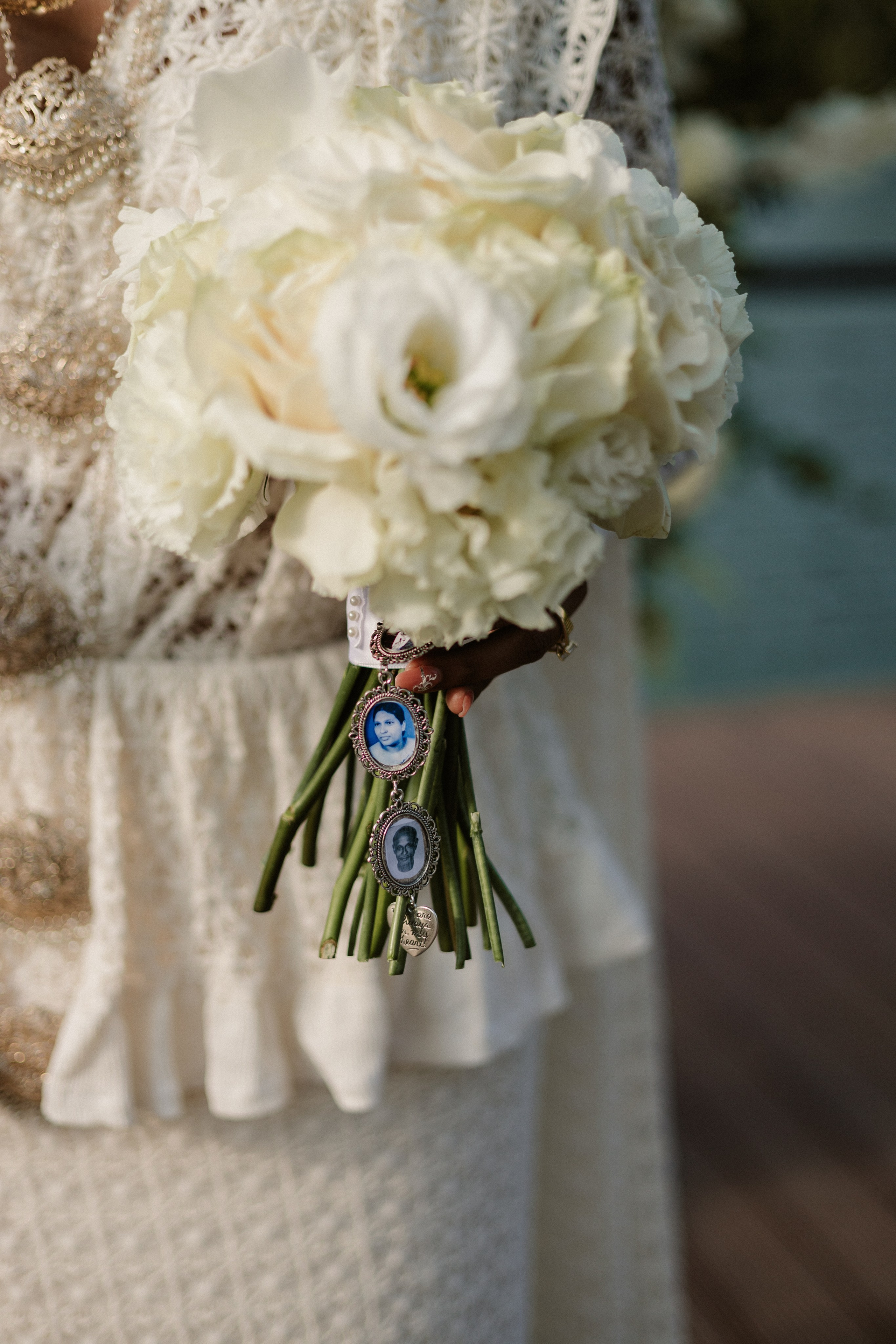 Thesakaya and Kevin. Photographer Anna Nazarenko