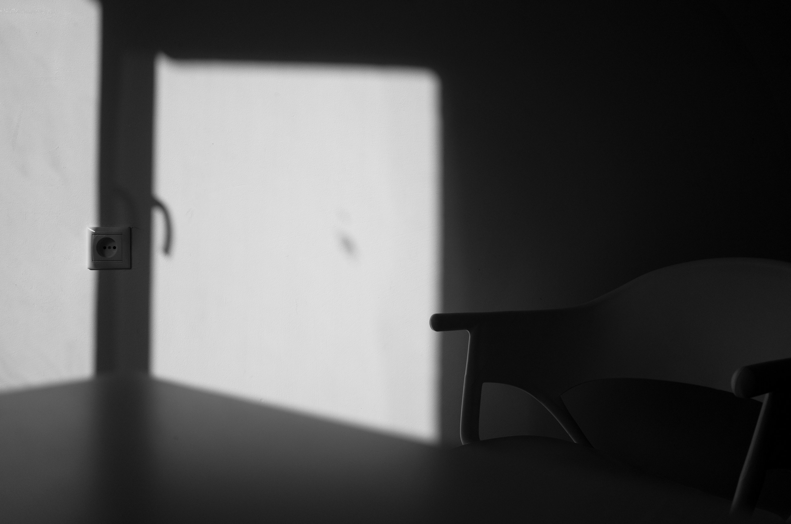 White room. Leni Smoragdova | Transaction Art Universe | Conceptual Art