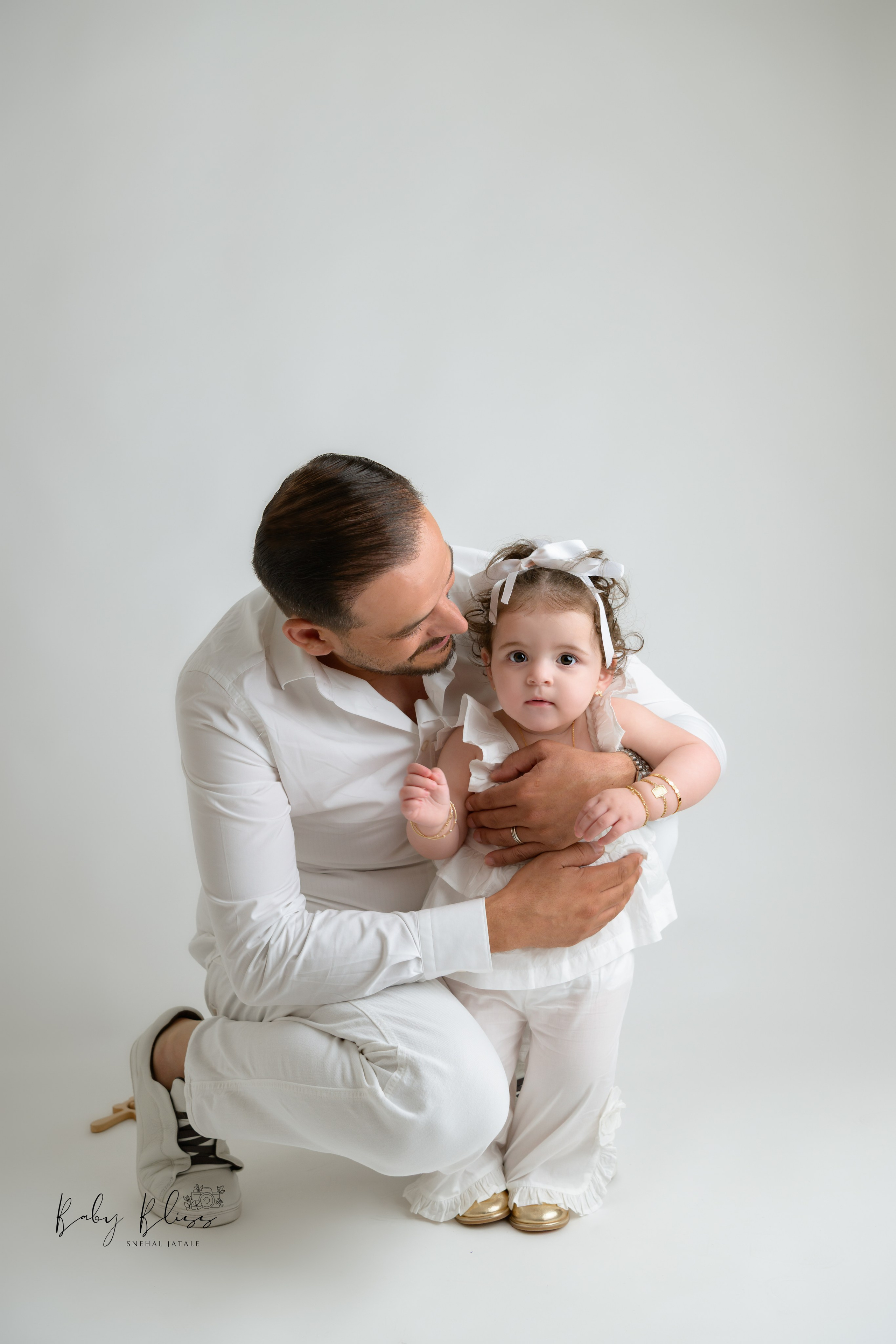 Best family indoor and outdoor photo session in Doha, Qatar. Newborn photo session in Doha Qatar, baby, sitter, cake smash, pre-birthday, maternity, family photographer in Doha, Qatar