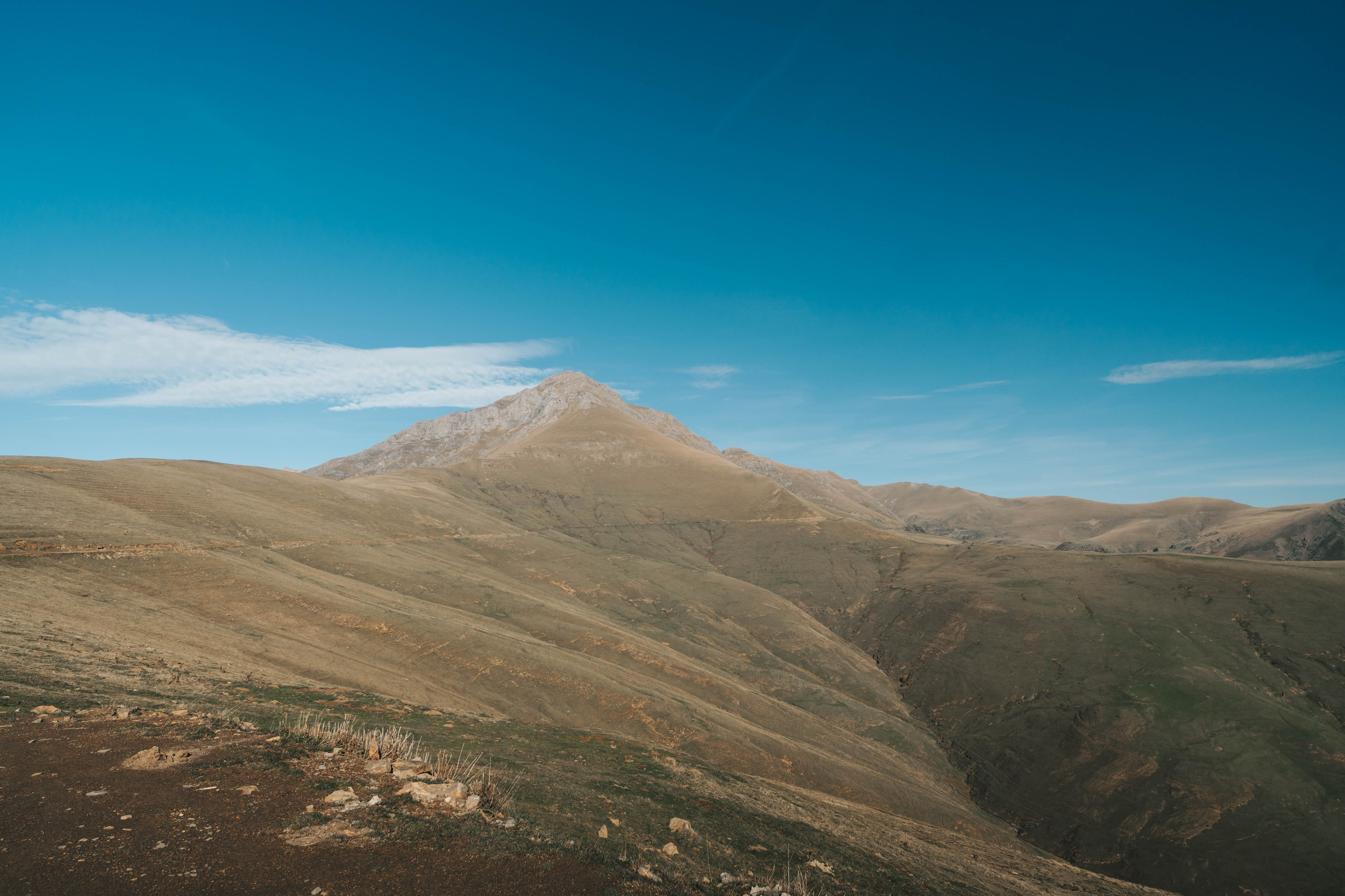Salto de agua Mainera, Estación de esquí abandonada, Llesui. Alba del Norte Studio