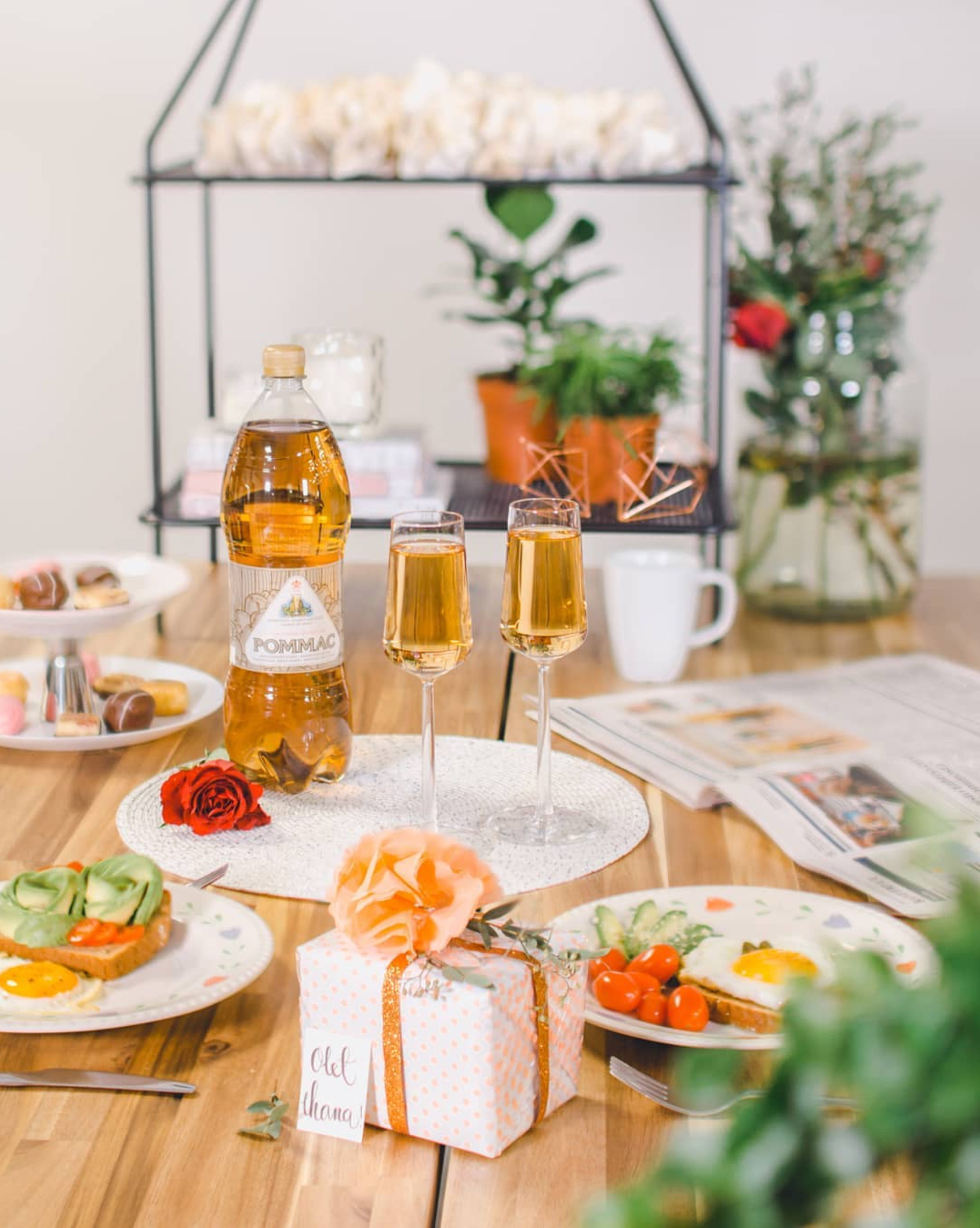 Pommac. Anna Z commercial photographer and graphic designer based in Turku