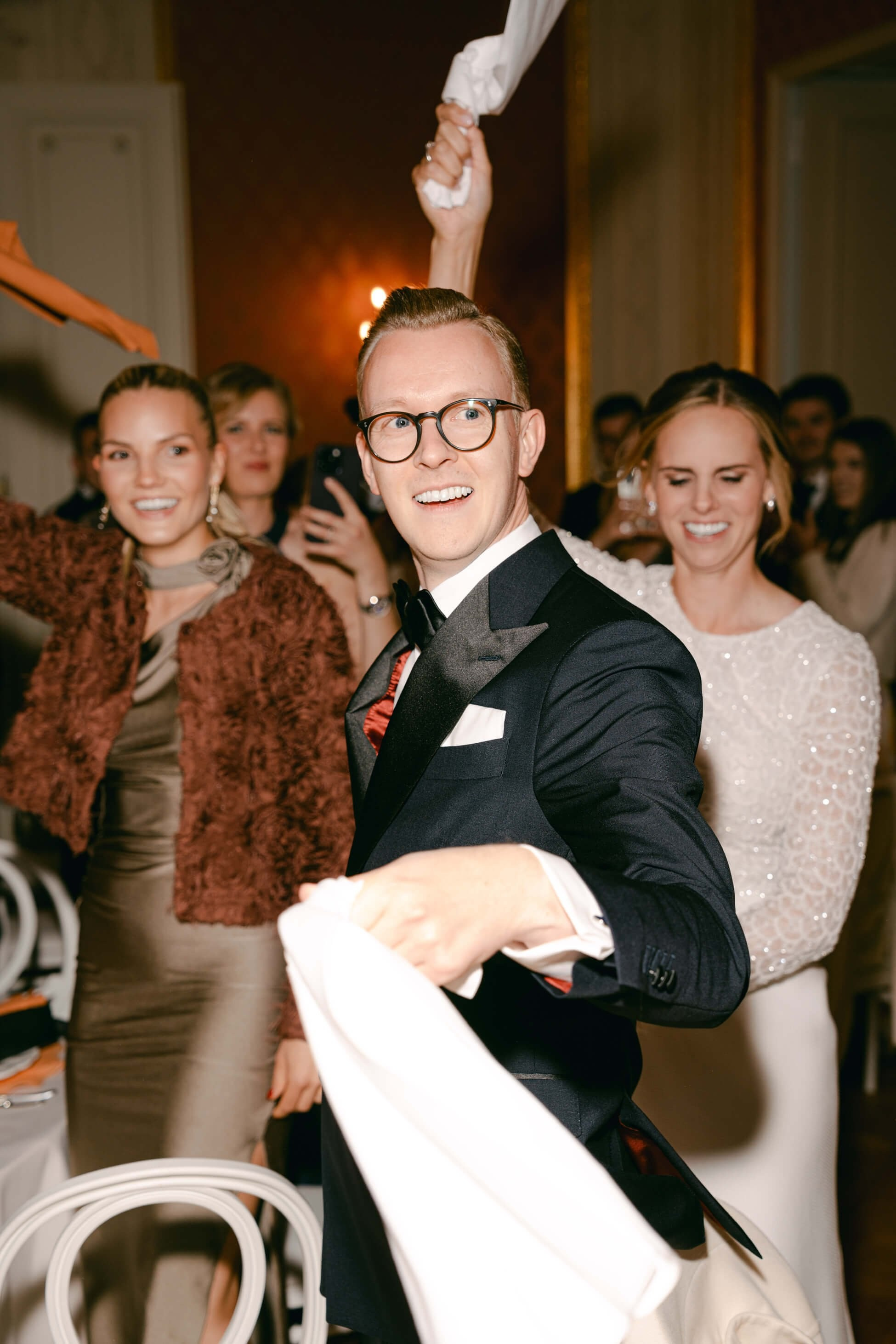 Wedding guests waving white napkins in celebration at luxury wedding dinner, Villa Rothschild Frankfurt