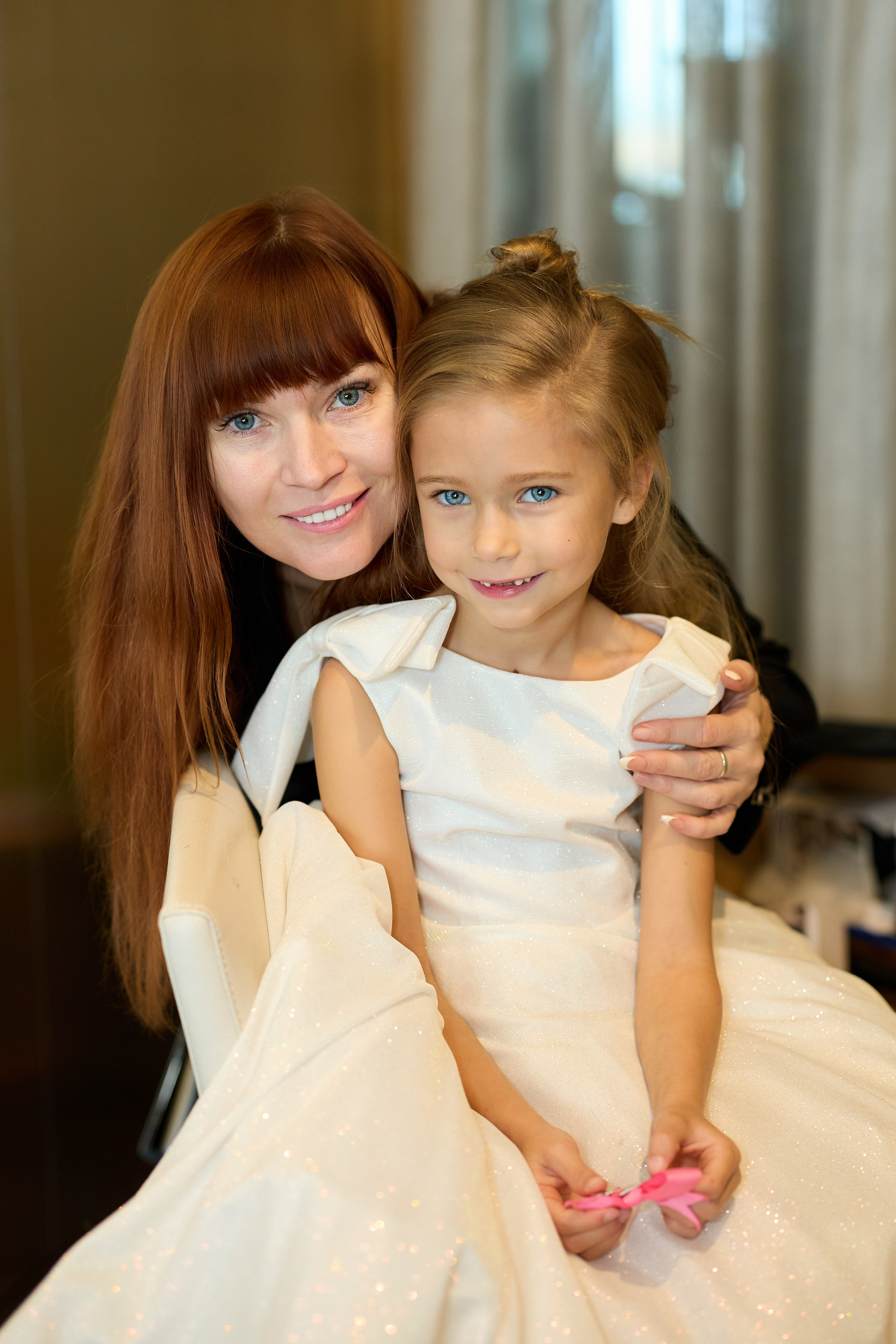 Авторская благотворительная художественная выставка Дианы Бортник. Фотограф Юлия Маковеева