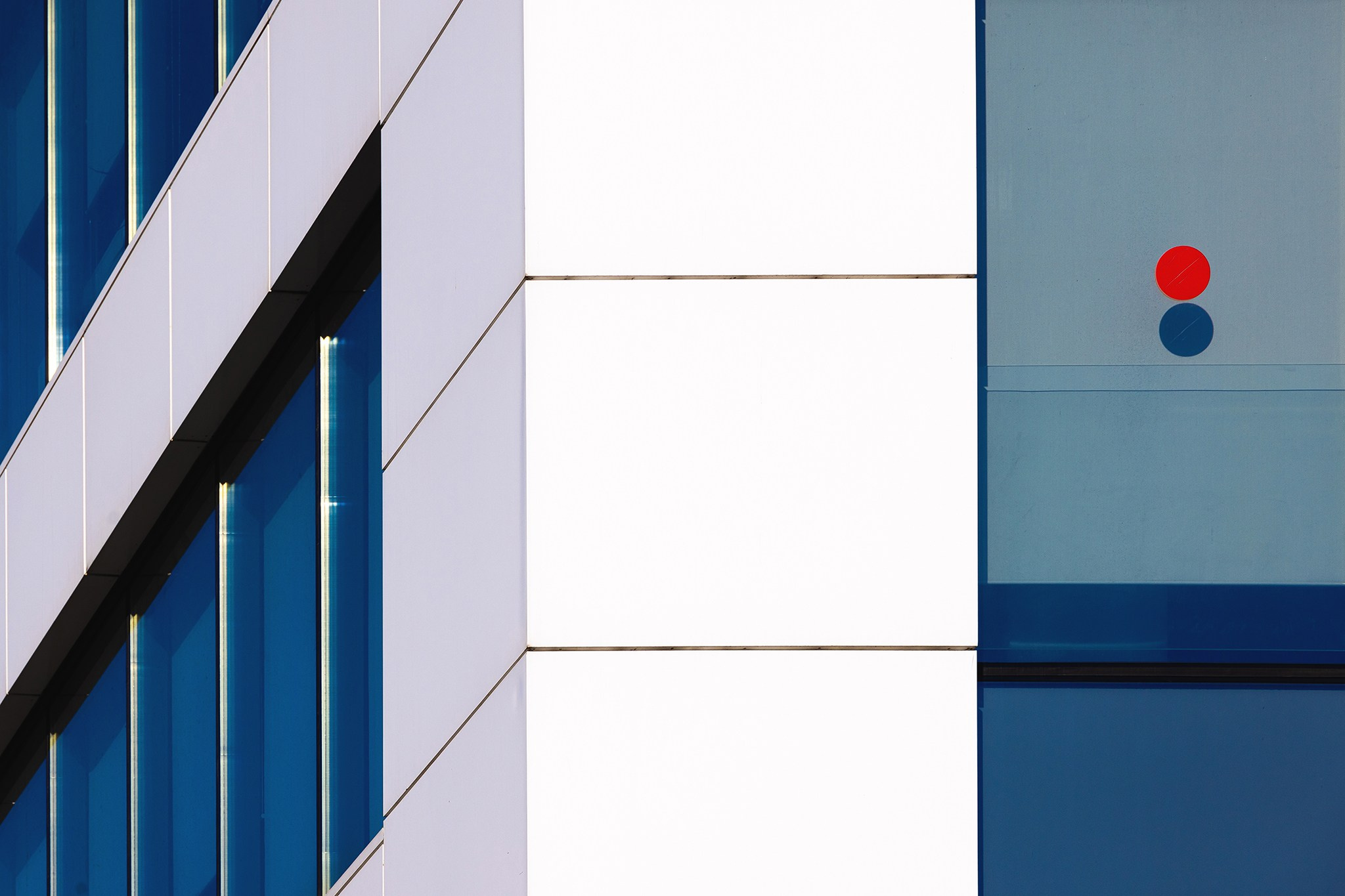 Minimal. Photography by Mircea Maieru