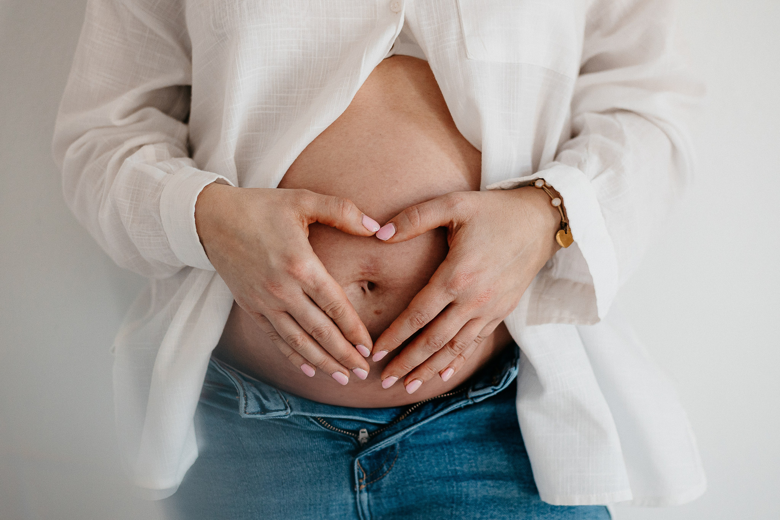 Pełna emocji fotografia sesja ciążowa lifestyle | Natalia Malinowska Fotografia | Augustów Warszawa. Natalia Malinowska Fotografia | Fotograf ślubny i rodzinny Augustów Warszawa