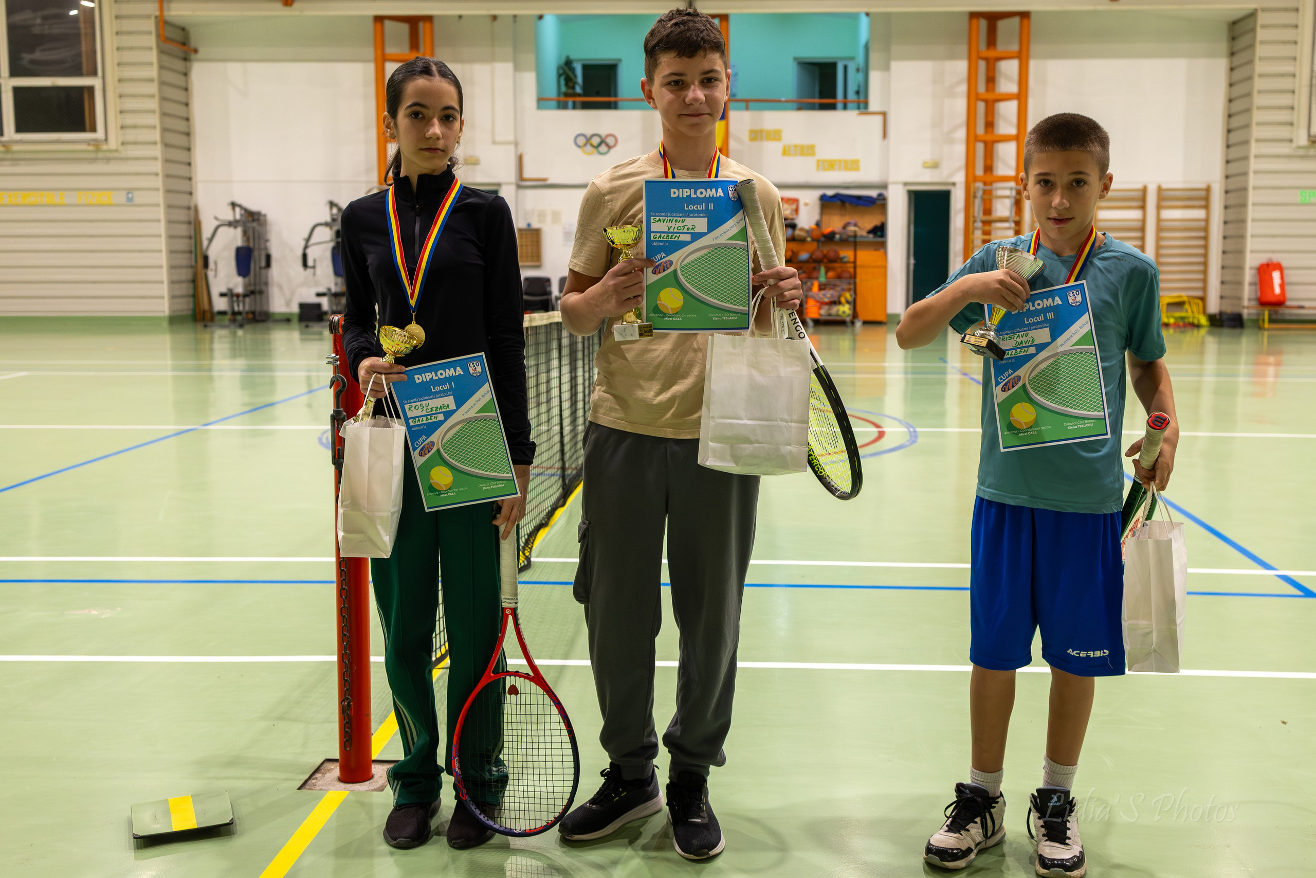 Turneu tenis de camp în sală. Fotograf. Lucrez cu oameni, produse și spații. Portret și fotografie creativă. Bacău, România. Lidia Savinoiu