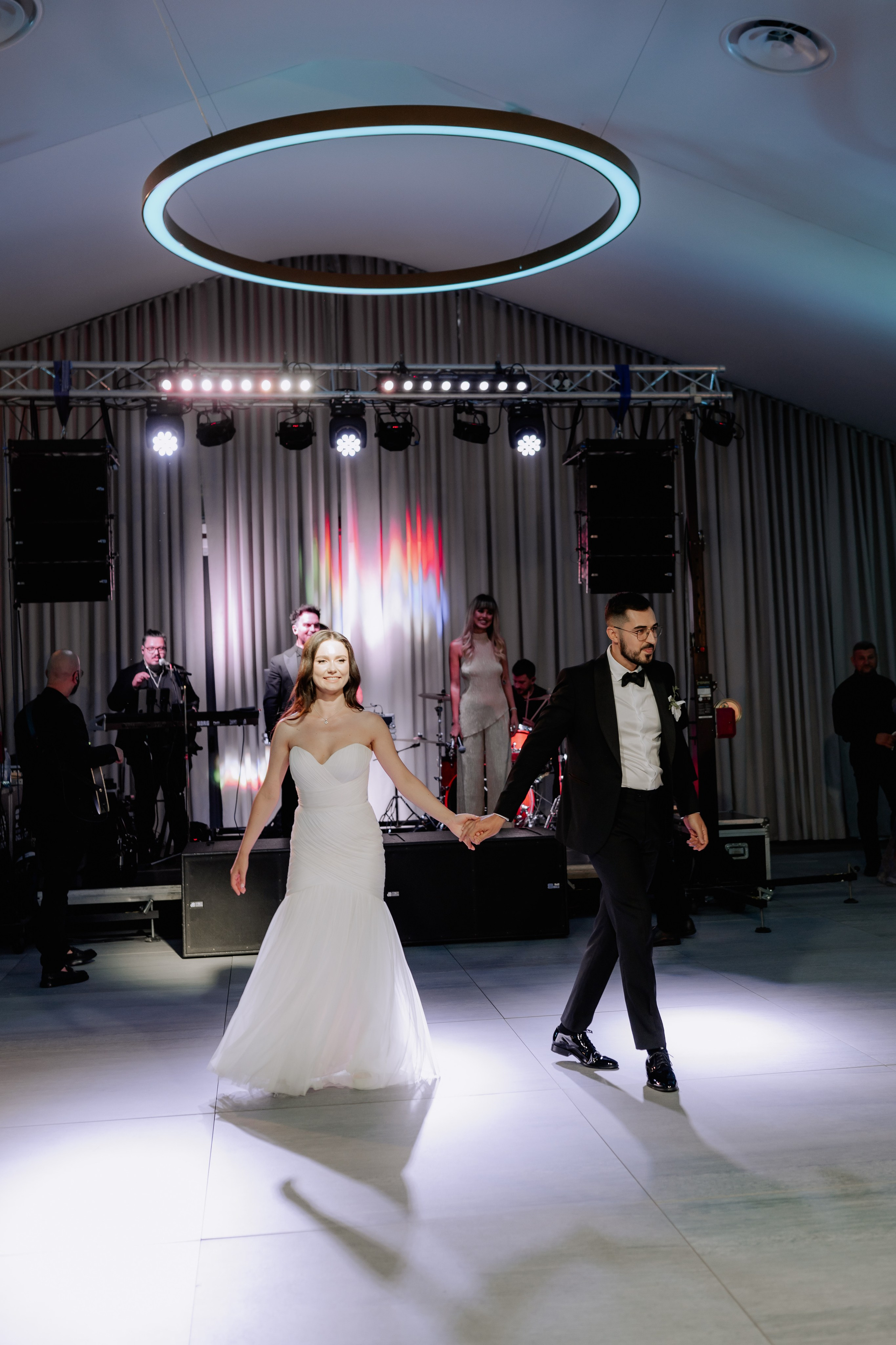 Cununie civila in aer liber , artificii de zi colorate , decor nunta , nunta la Hotel Traian. Proud Vision Weddings | Wedding Photography & Film — Servicii profesionale Foto Video Nunta Iasi