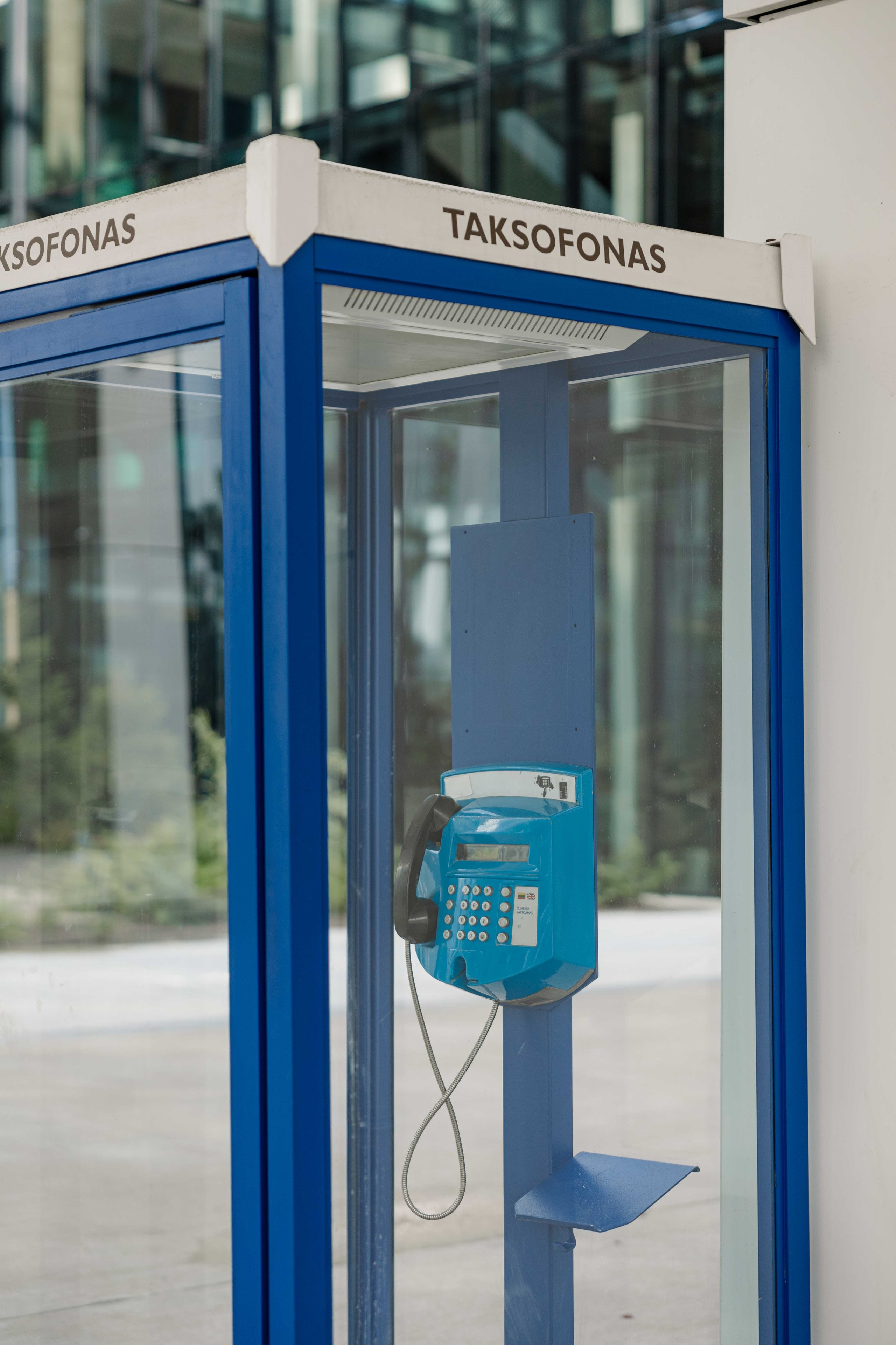 Modernios lokacijos fotosesijai Vilniuje. Framed by Evelina | Vestuvių fotografė