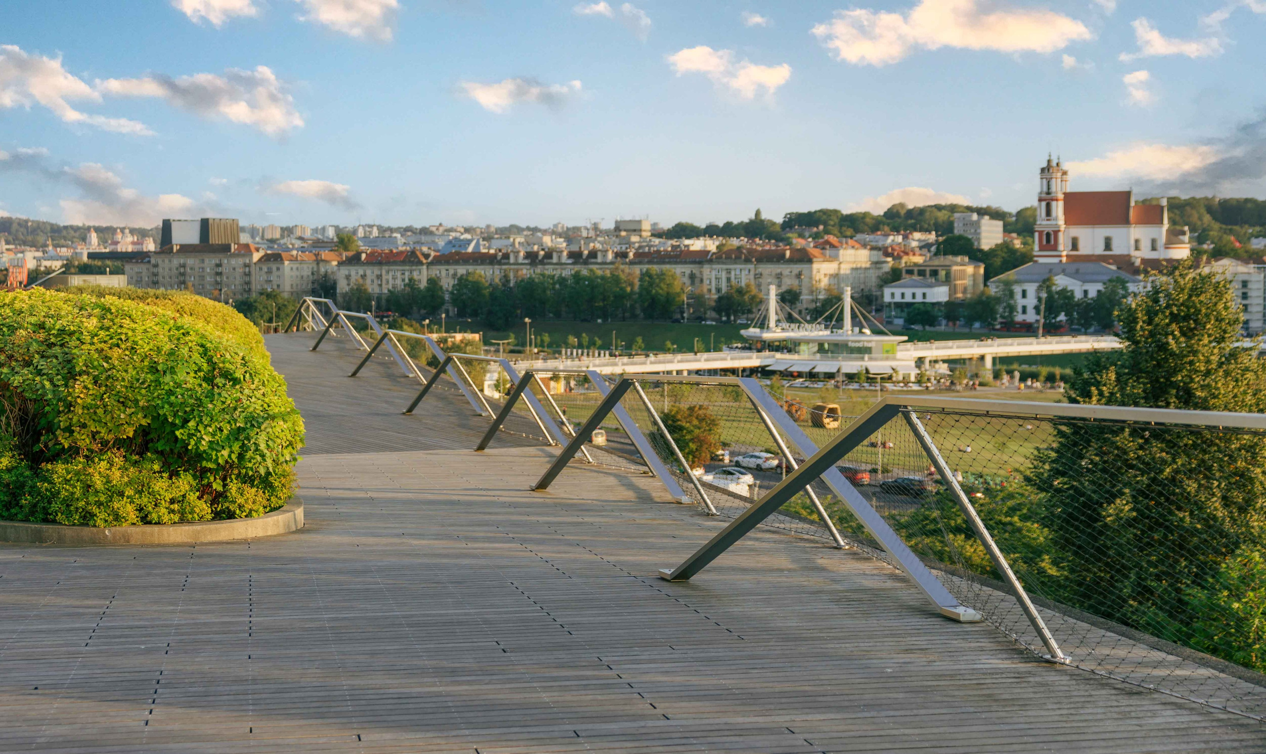 Modernios lokacijos fotosesijai Vilniuje. Framed by Evelina | Vestuvių fotografė