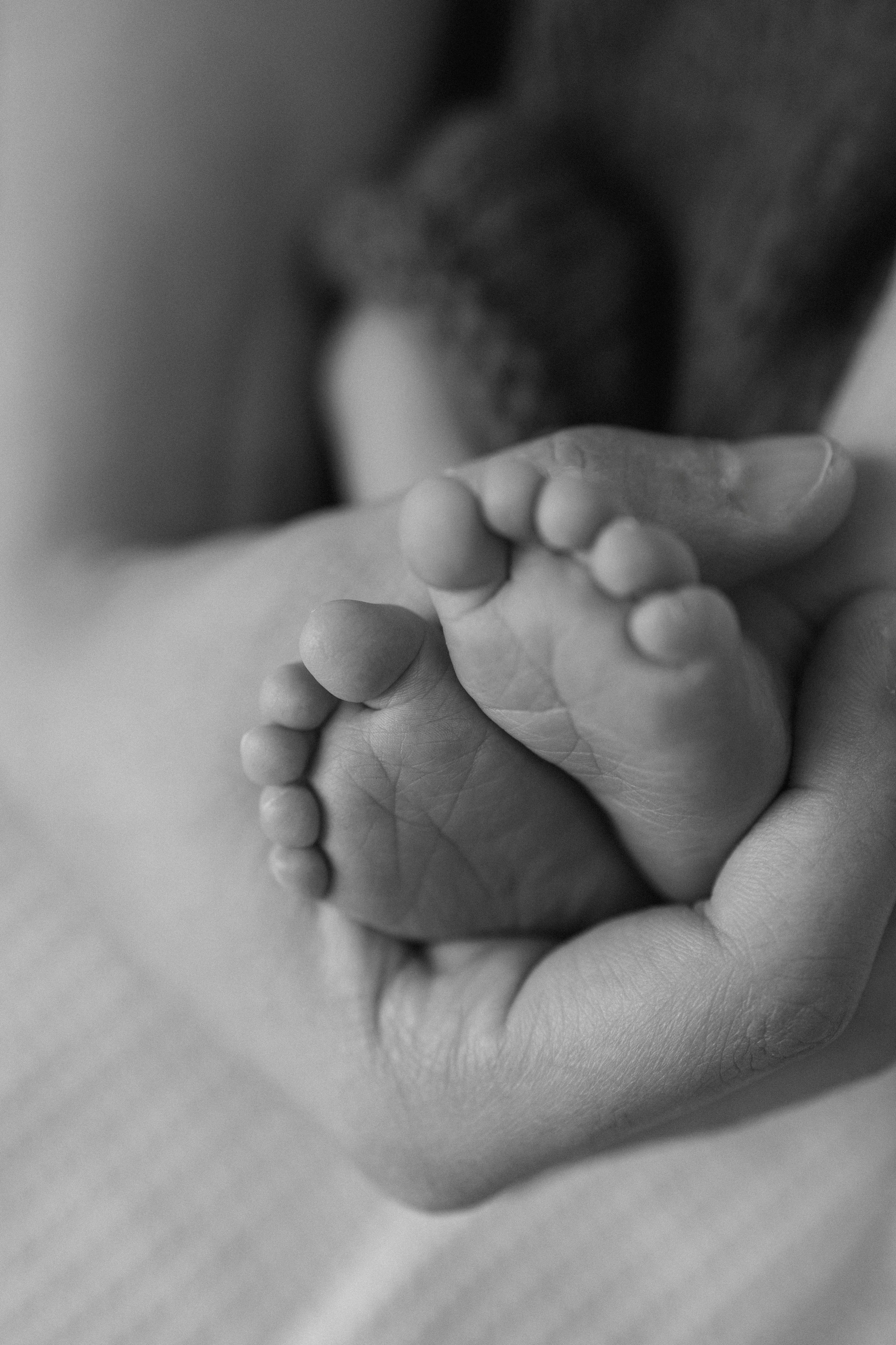 Tiny details. Фотограф родов, семей и новорожденных малышей в Дубае