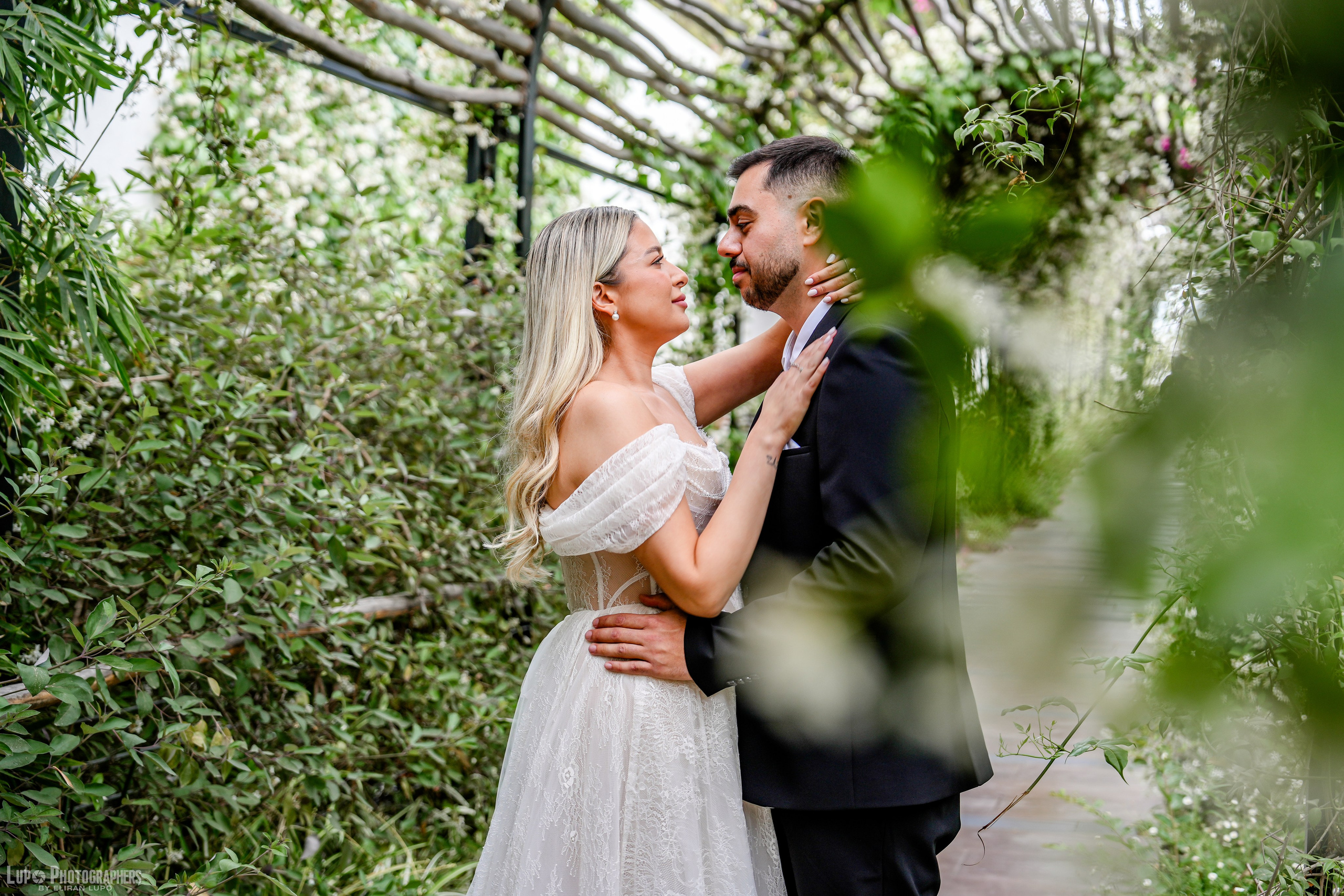 Tevel & Elad. לופו צלמים — צילום חתונות ואירועים