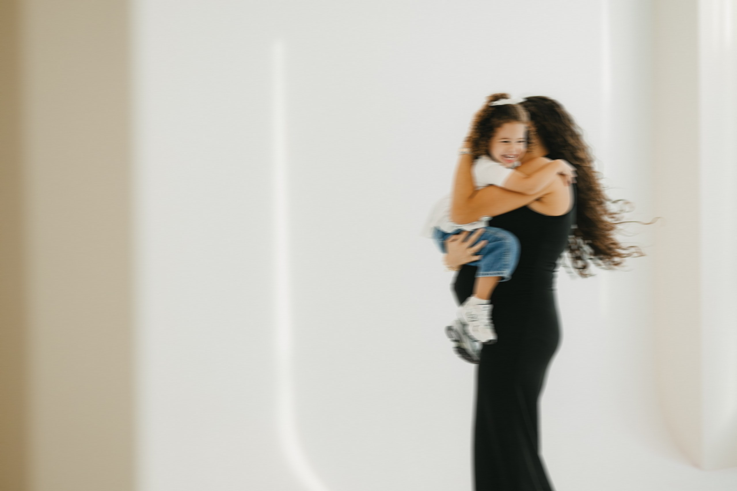 Maya. Wedding, Maternity & Family Photographer in Dubai, UAE & Worldwide