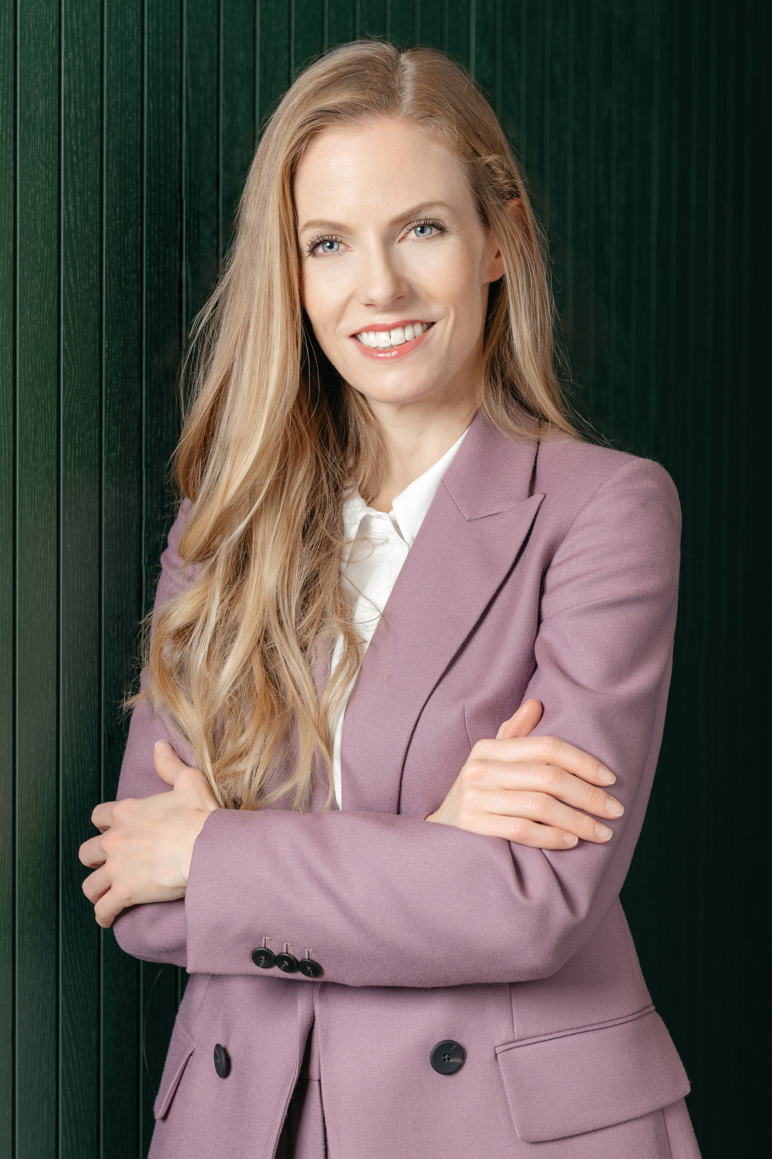 PEOPLE. Hallo! Ich bin Elena und arbeite als Immobilienfotografin