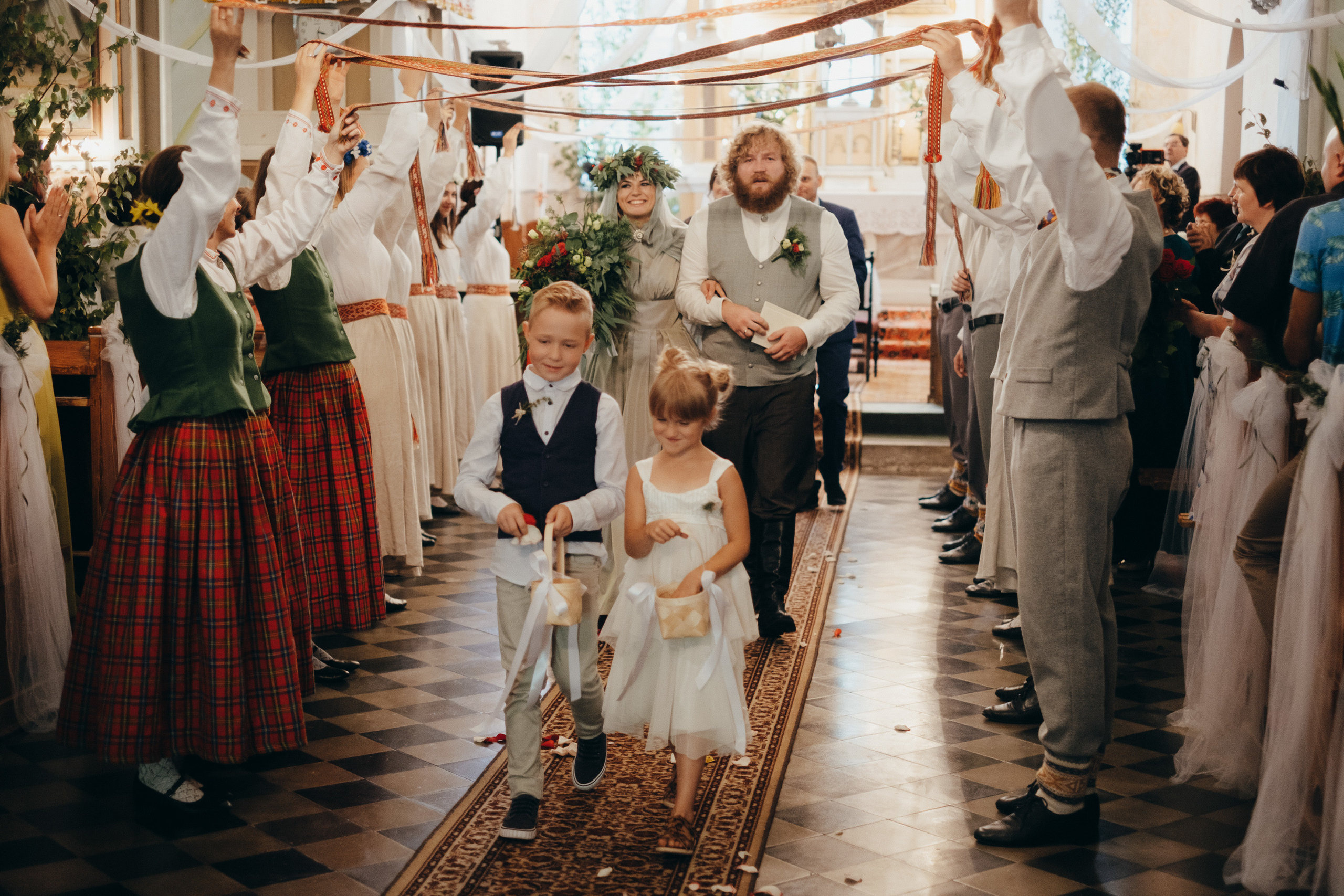 Kāzu stāsts Madara & Ingus. Kāzu × Ģimenes notikumu fotografs Edgars Kalniņš