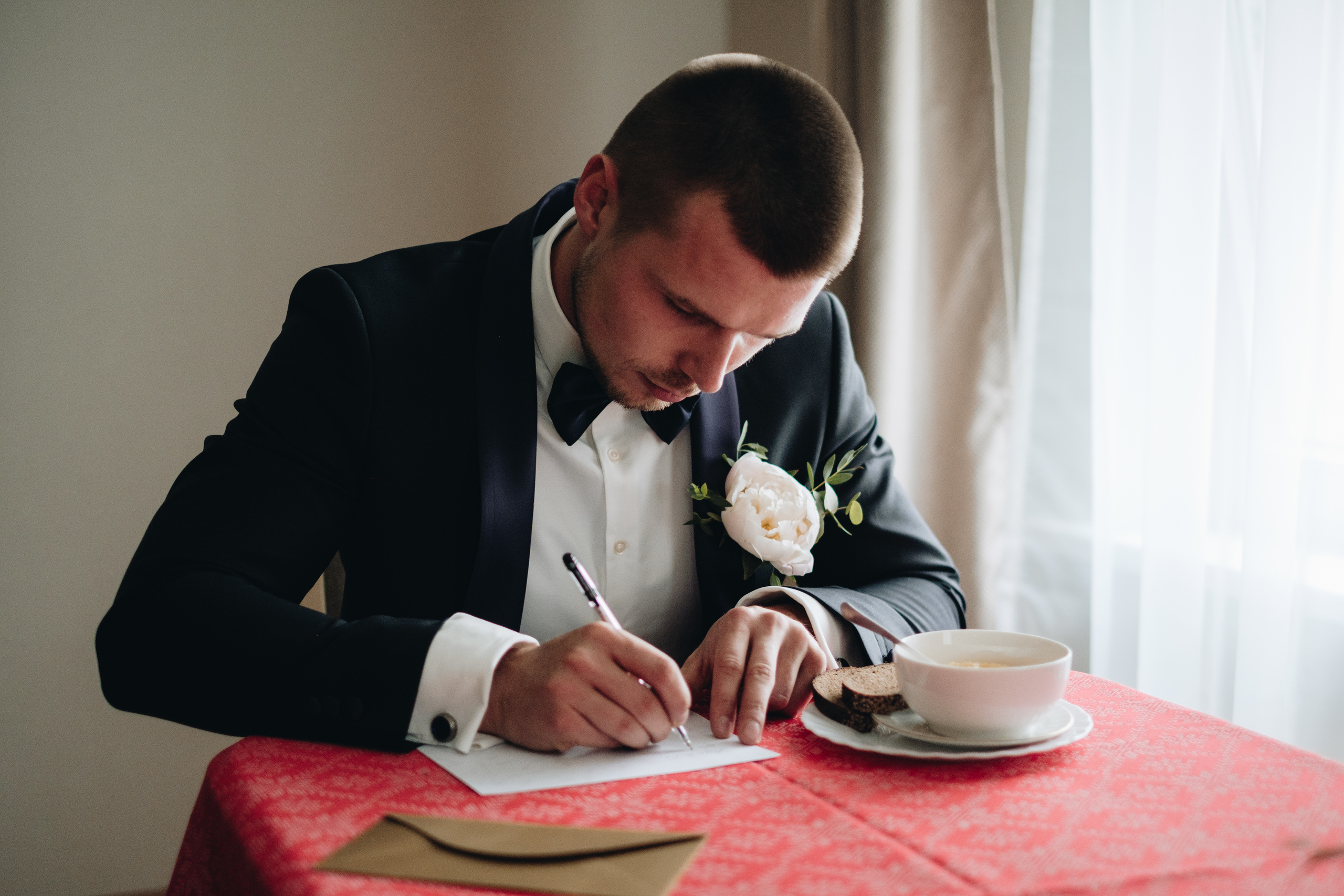 Kāzu stāsts Henrijs & Kristīne. Kāzu × Ģimenes notikumu fotografs Edgars Kalniņš