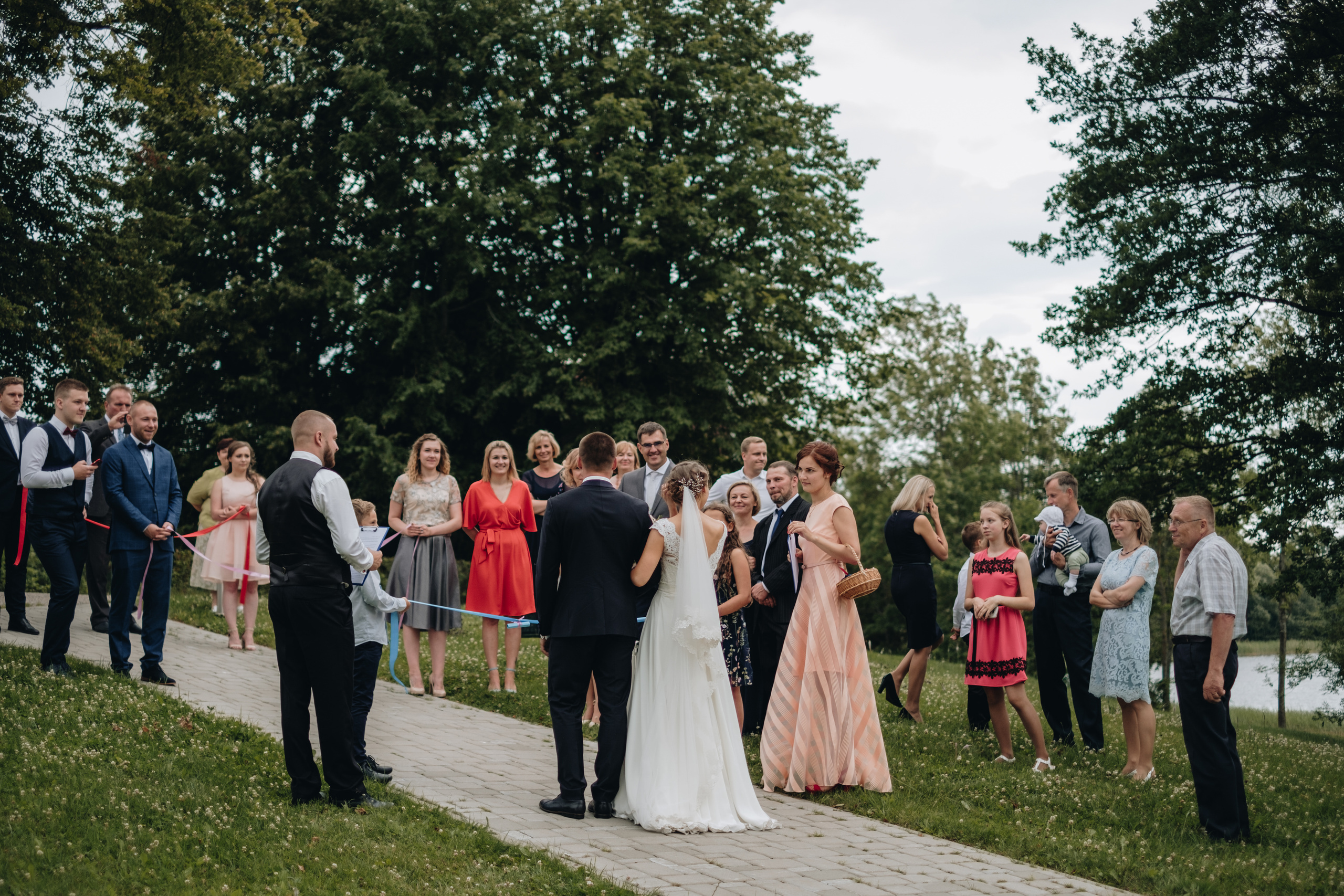 Kāzu stāsts Henrijs & Kristīne. Kāzu × Ģimenes notikumu fotografs Edgars Kalniņš