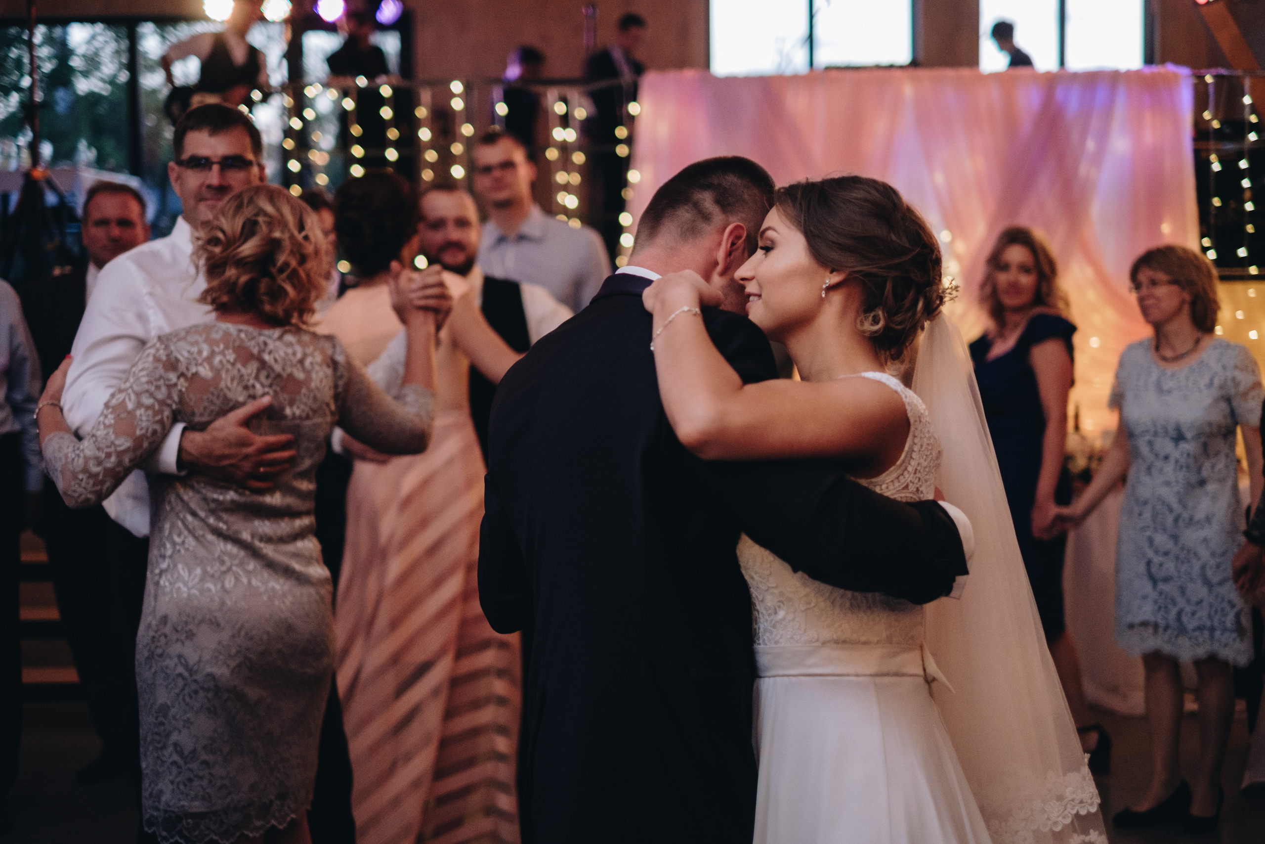 Kāzu stāsts Henrijs & Kristīne. Kāzu × Ģimenes notikumu fotografs Edgars Kalniņš