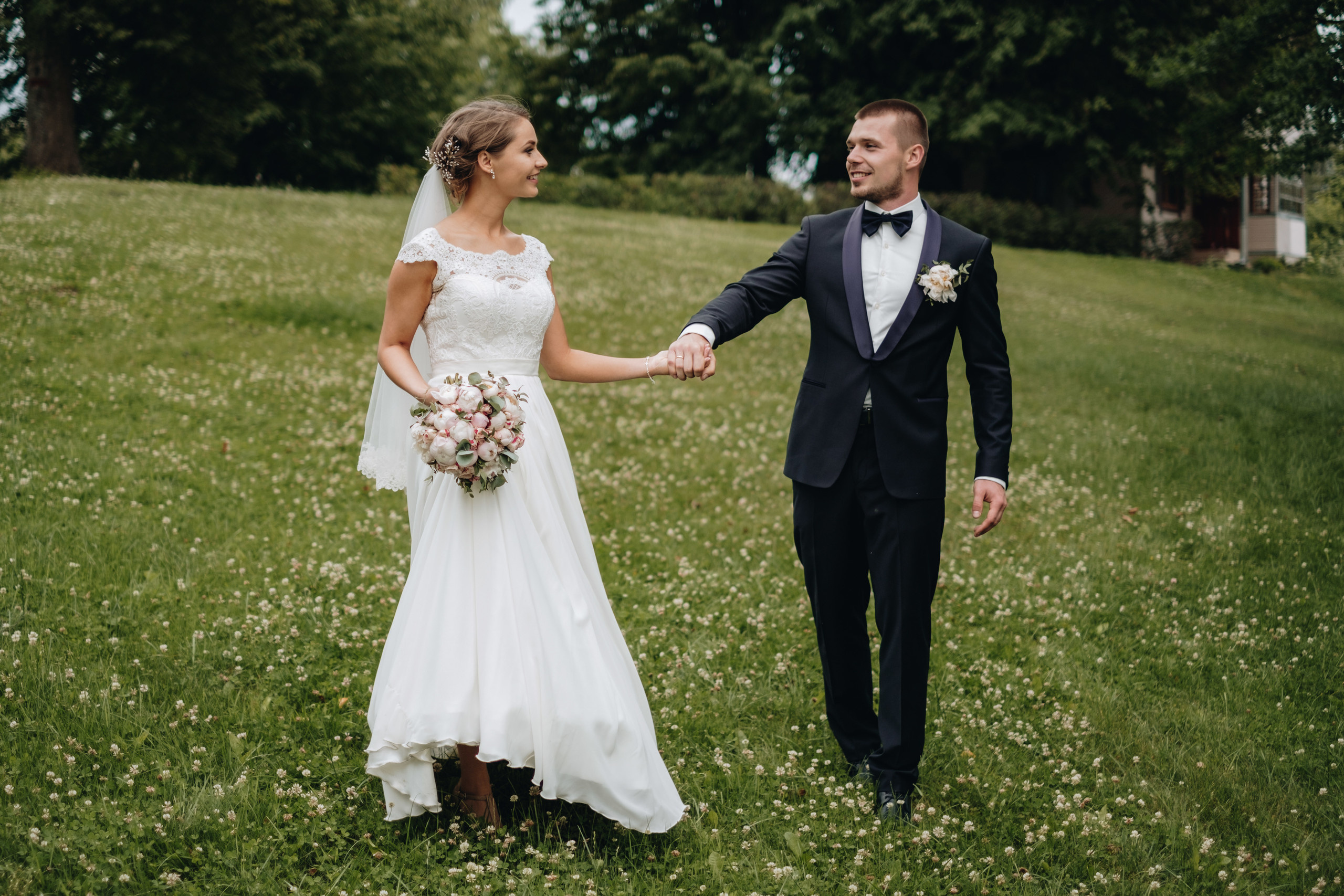 Kāzu stāsts Henrijs & Kristīne. Kāzu × Ģimenes notikumu fotografs Edgars Kalniņš