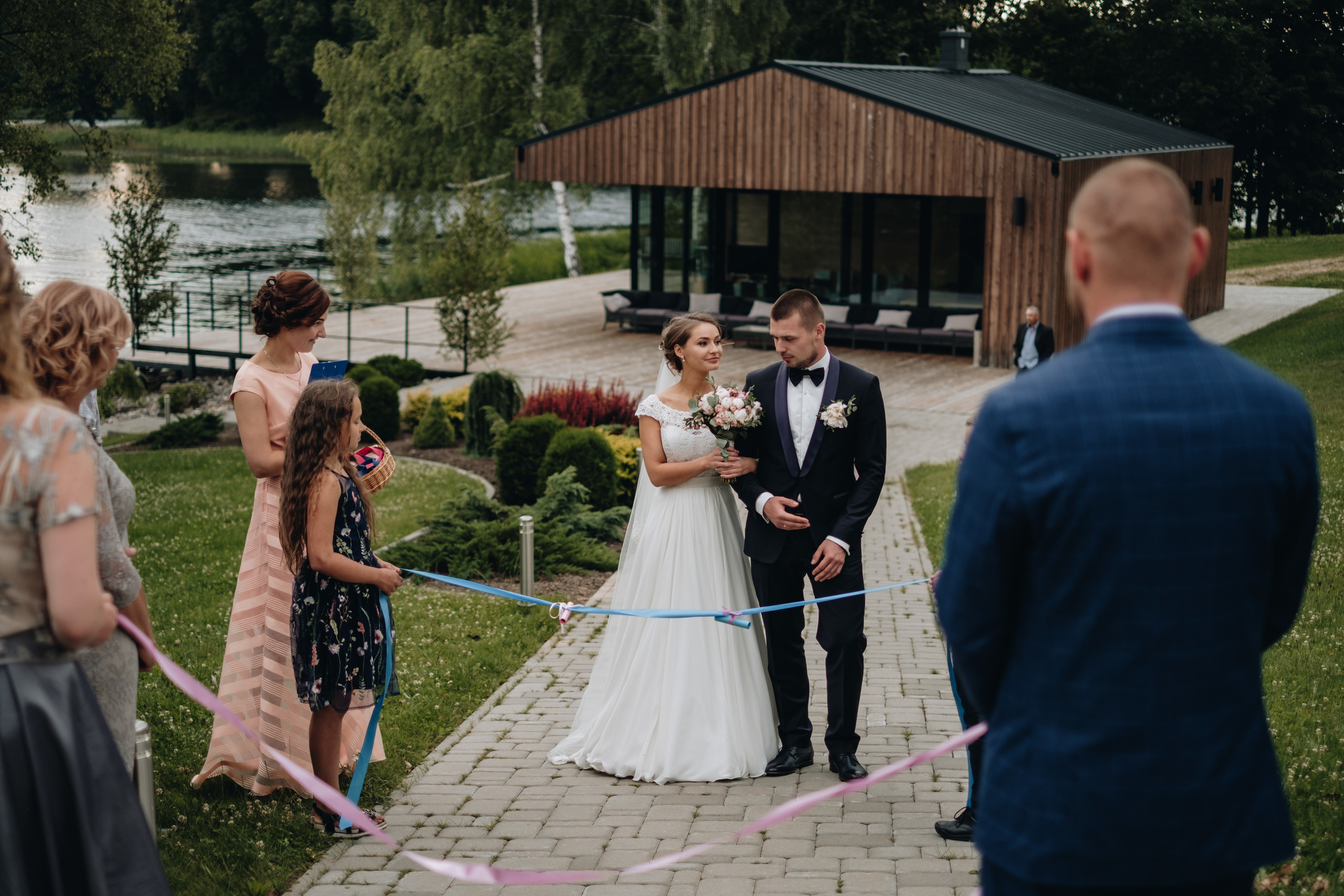 Kāzu stāsts Henrijs & Kristīne. Kāzu × Ģimenes notikumu fotografs Edgars Kalniņš