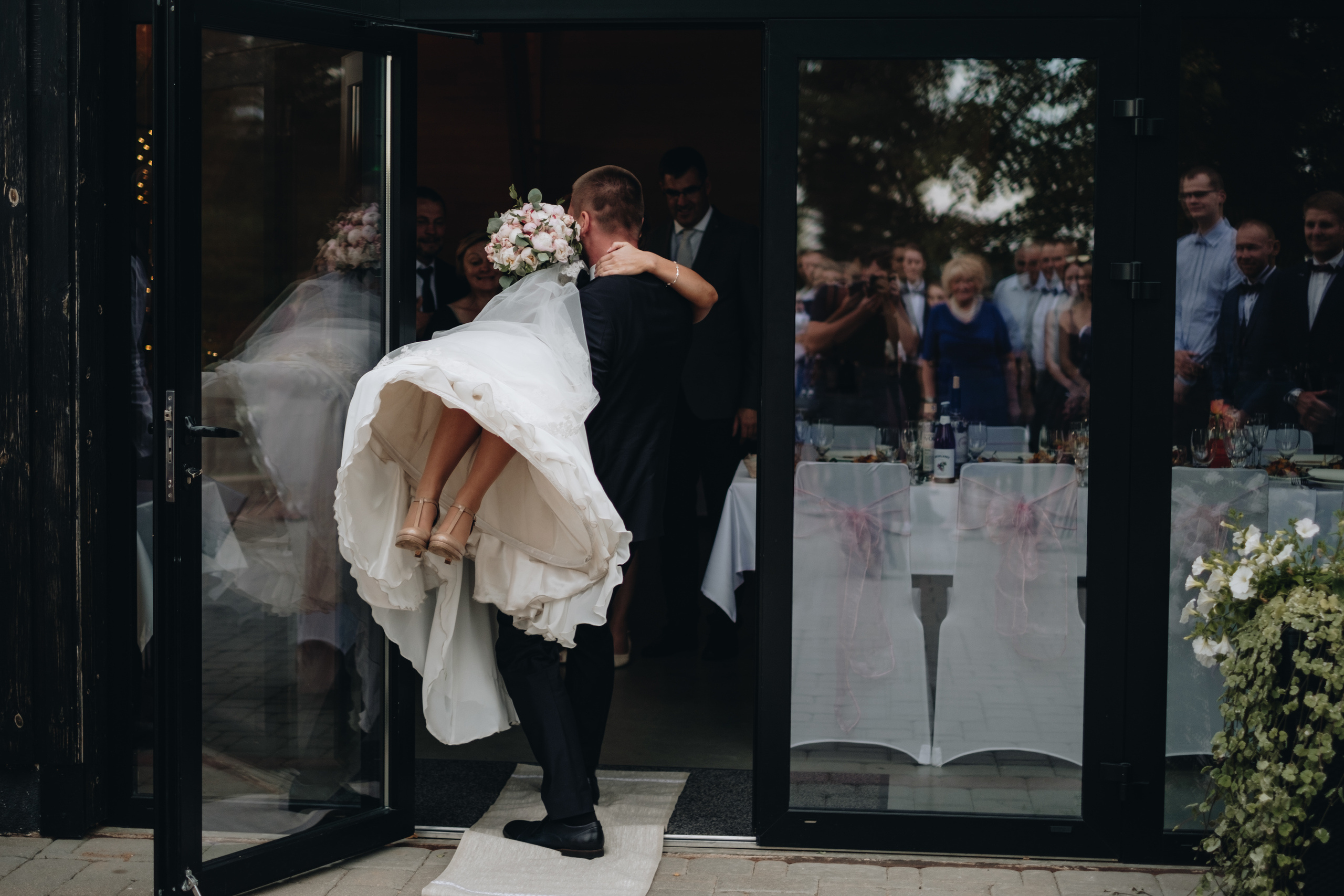 Kāzu stāsts Henrijs & Kristīne. Kāzu × Ģimenes notikumu fotografs Edgars Kalniņš