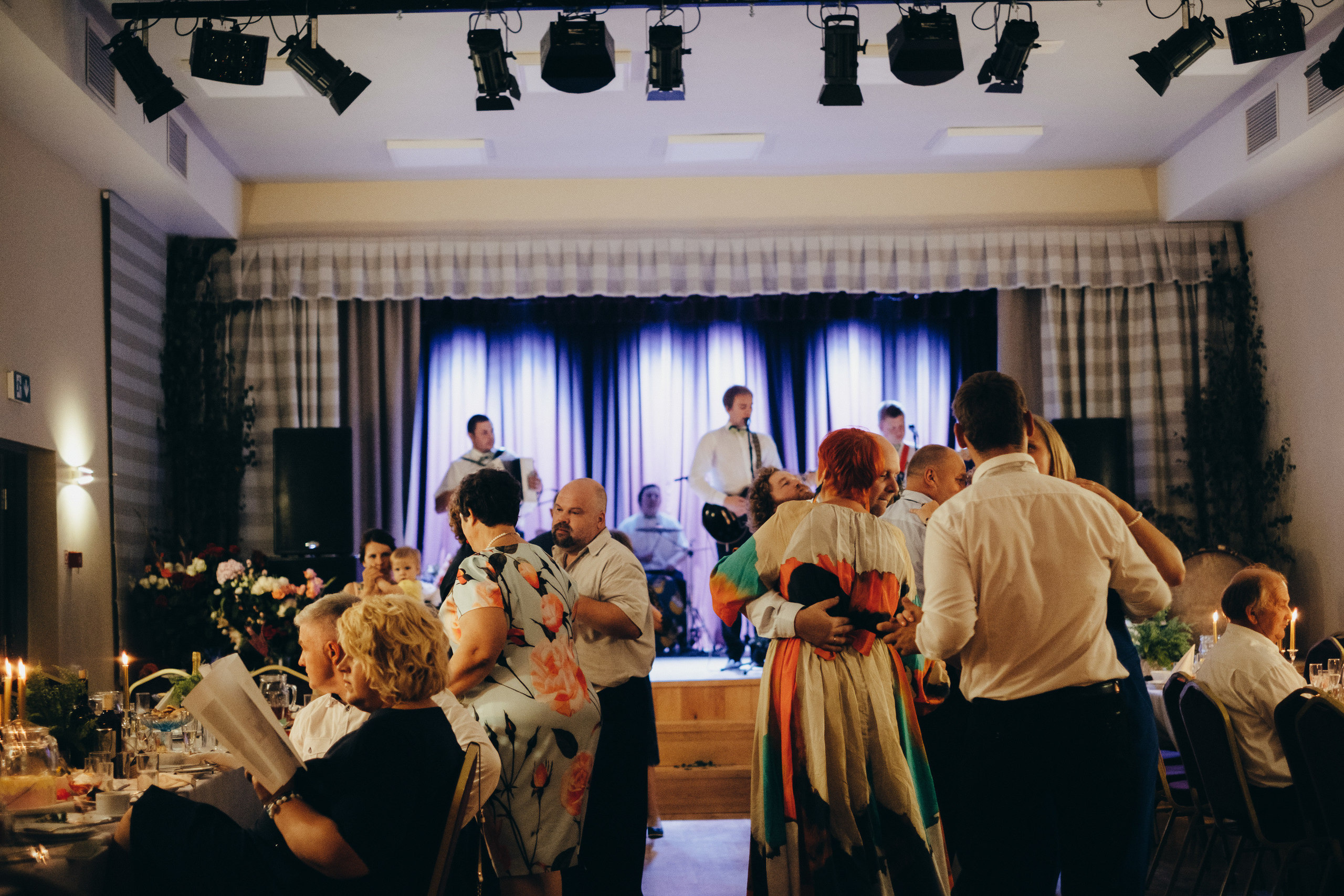 Kāzu stāsts Madara & Ingus. Kāzu × Ģimenes notikumu fotografs Edgars Kalniņš