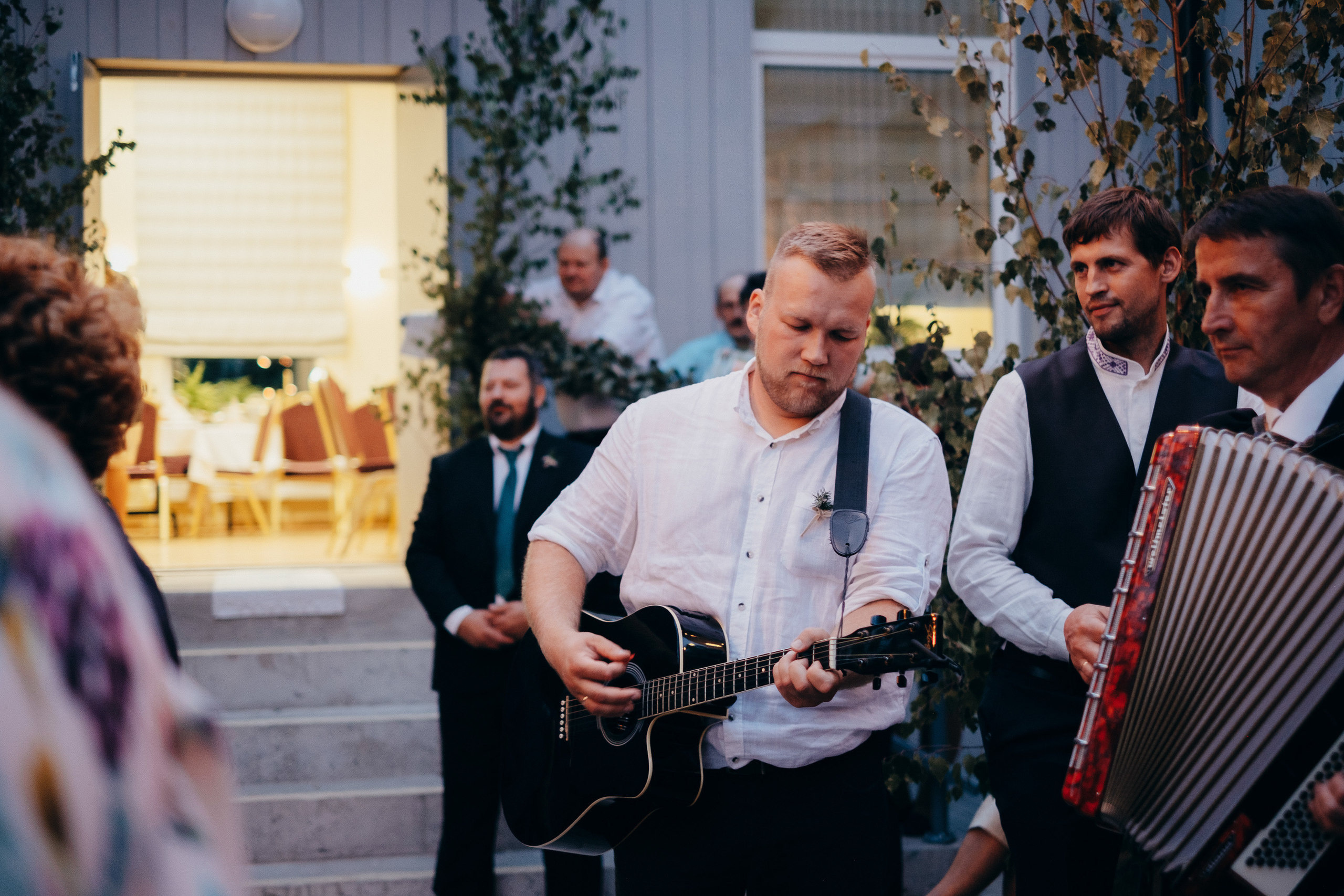 Kāzu stāsts Madara & Ingus. Kāzu × Ģimenes notikumu fotografs Edgars Kalniņš