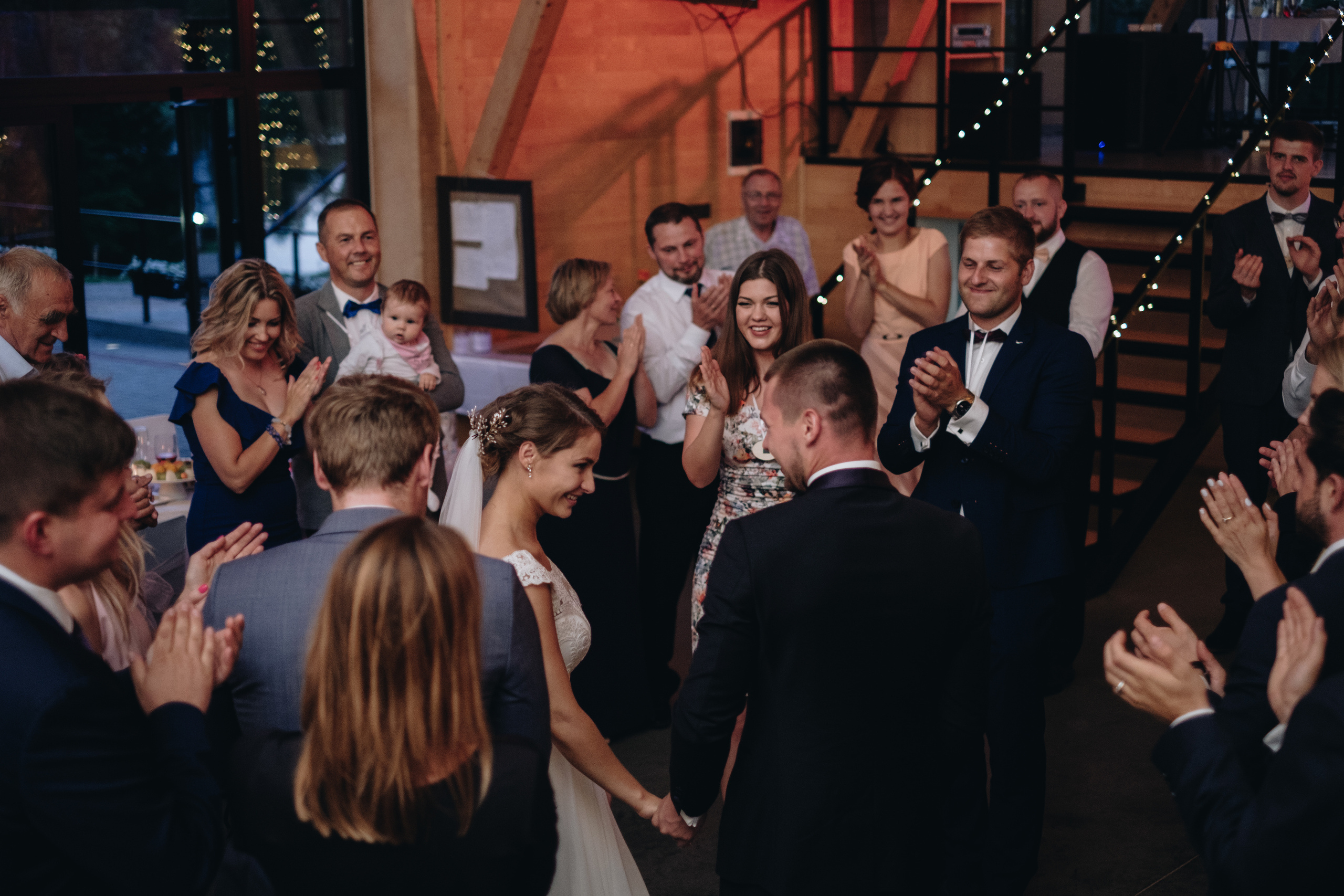 Kāzu stāsts Henrijs & Kristīne. Kāzu × Ģimenes notikumu fotografs Edgars Kalniņš