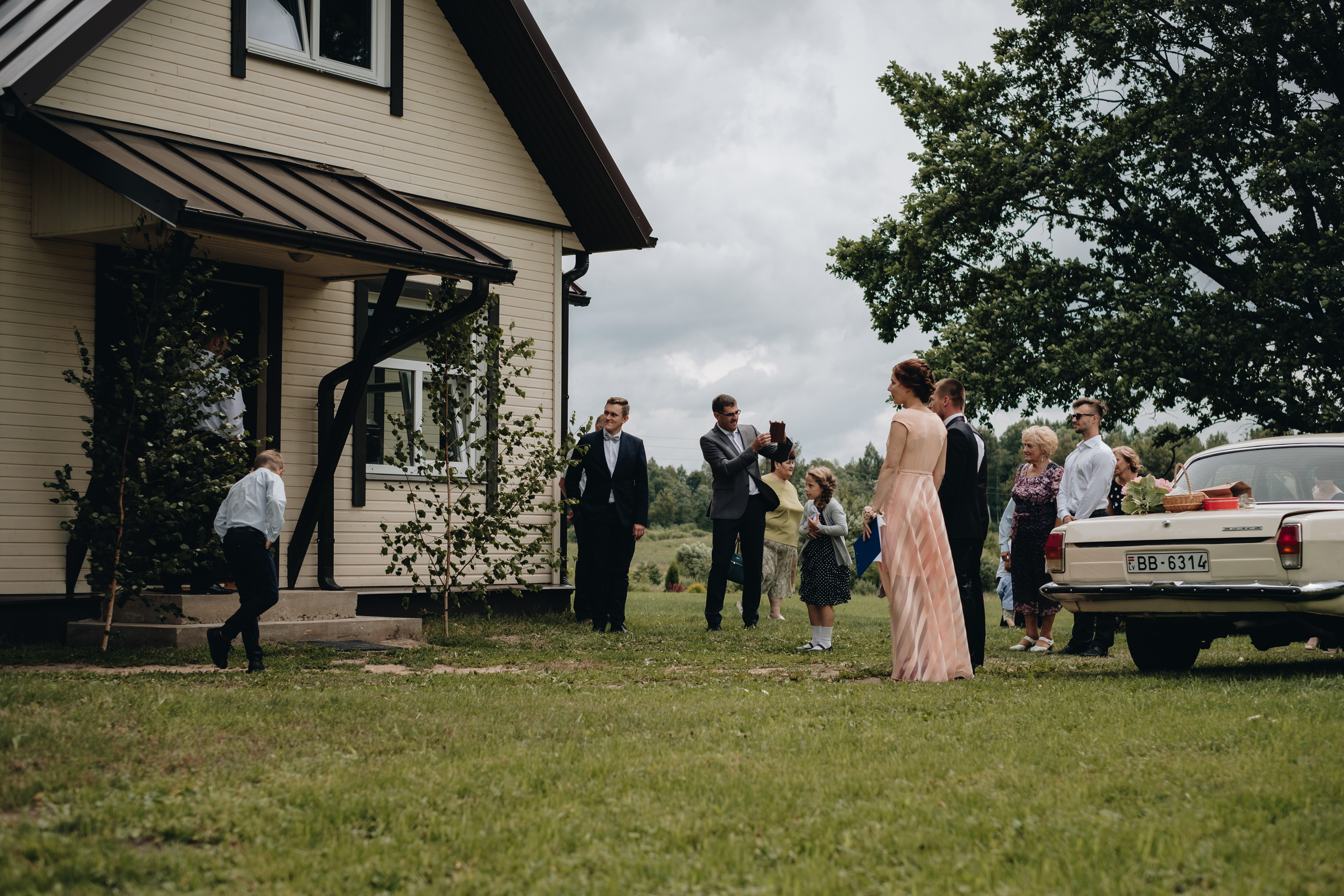 Kāzu stāsts Henrijs & Kristīne. Kāzu × Ģimenes notikumu fotografs Edgars Kalniņš
