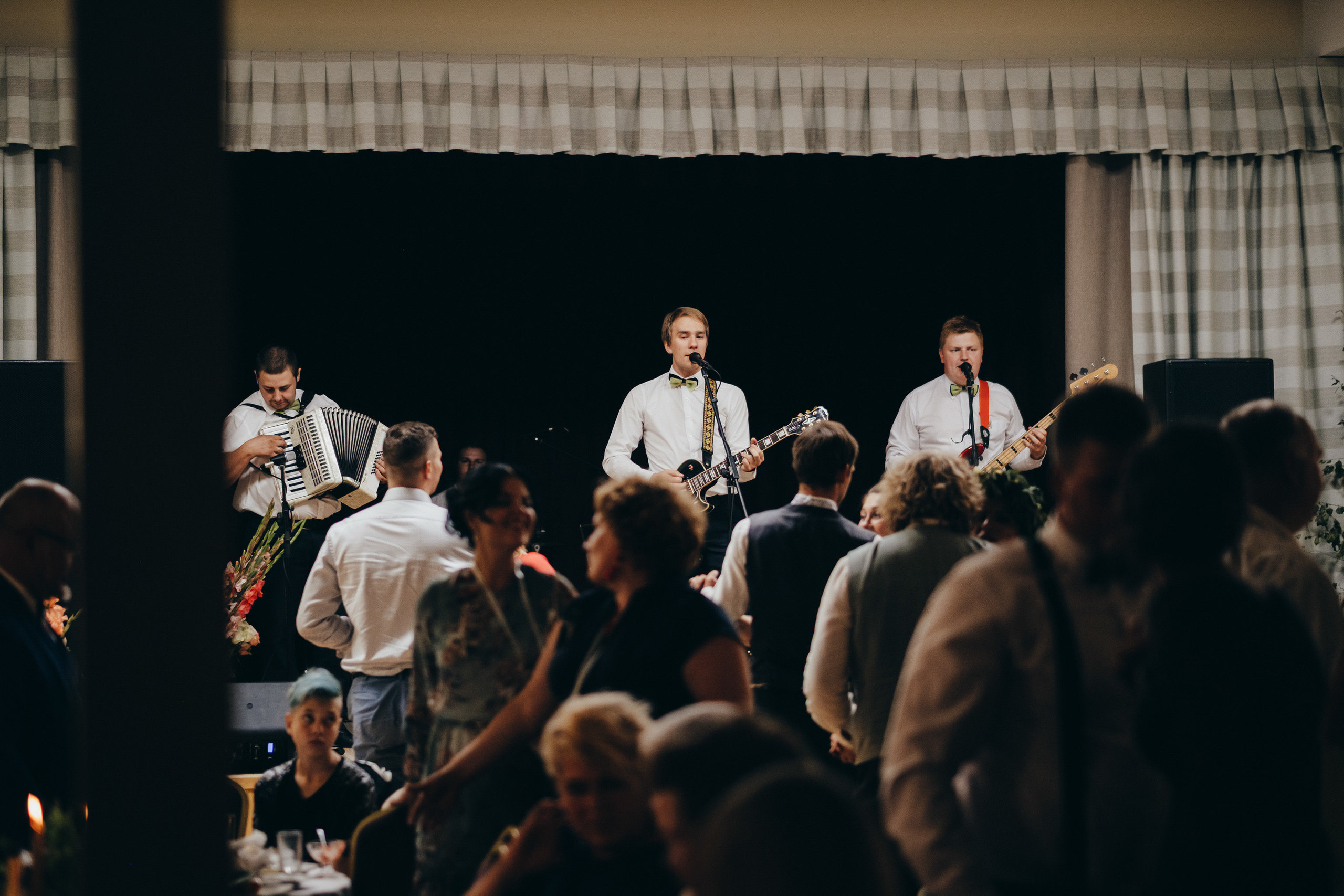 Kāzu stāsts Madara & Ingus. Kāzu × Ģimenes notikumu fotografs Edgars Kalniņš