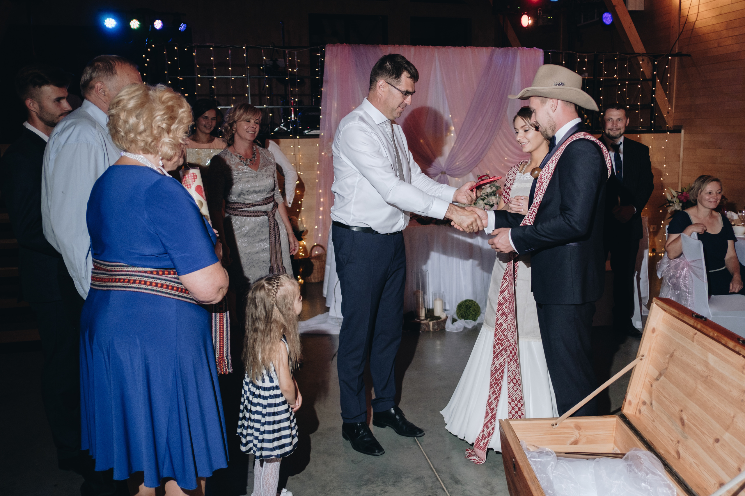 Kāzu stāsts Henrijs & Kristīne. Kāzu × Ģimenes notikumu fotografs Edgars Kalniņš