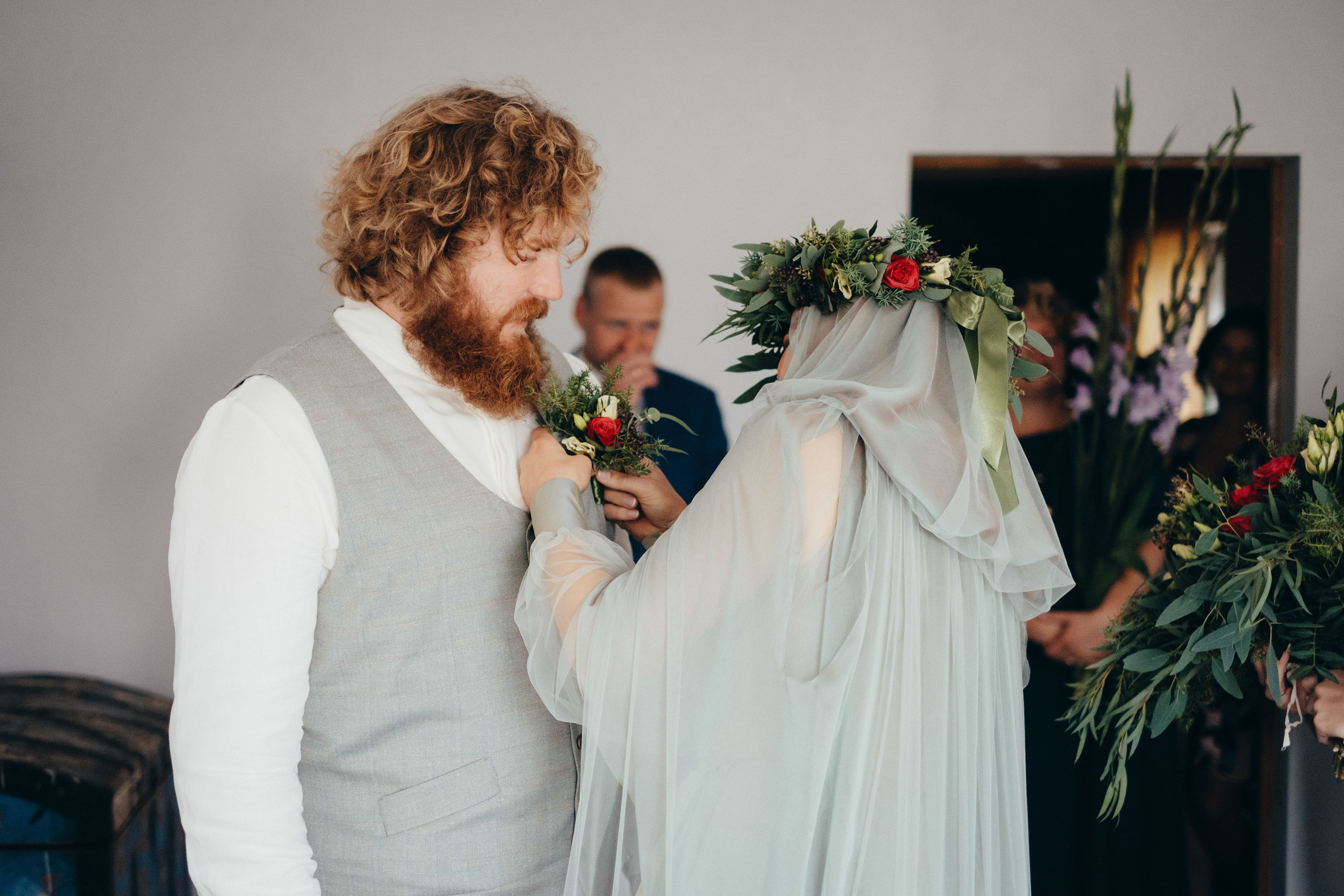 Kāzu stāsts Madara & Ingus. Kāzu × Ģimenes notikumu fotografs Edgars Kalniņš