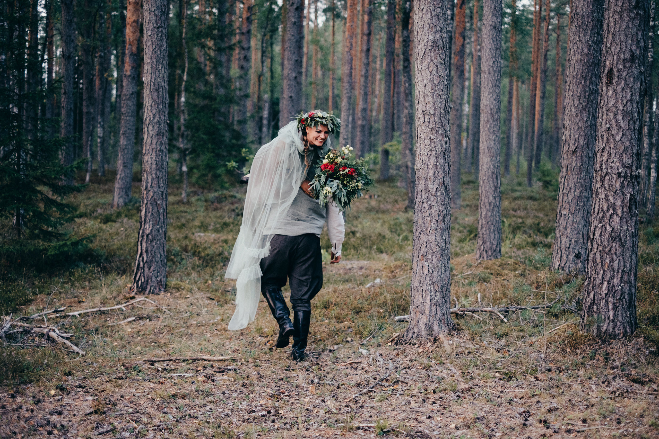 Kāzu stāsts Madara & Ingus. Kāzu × Ģimenes notikumu fotografs Edgars Kalniņš