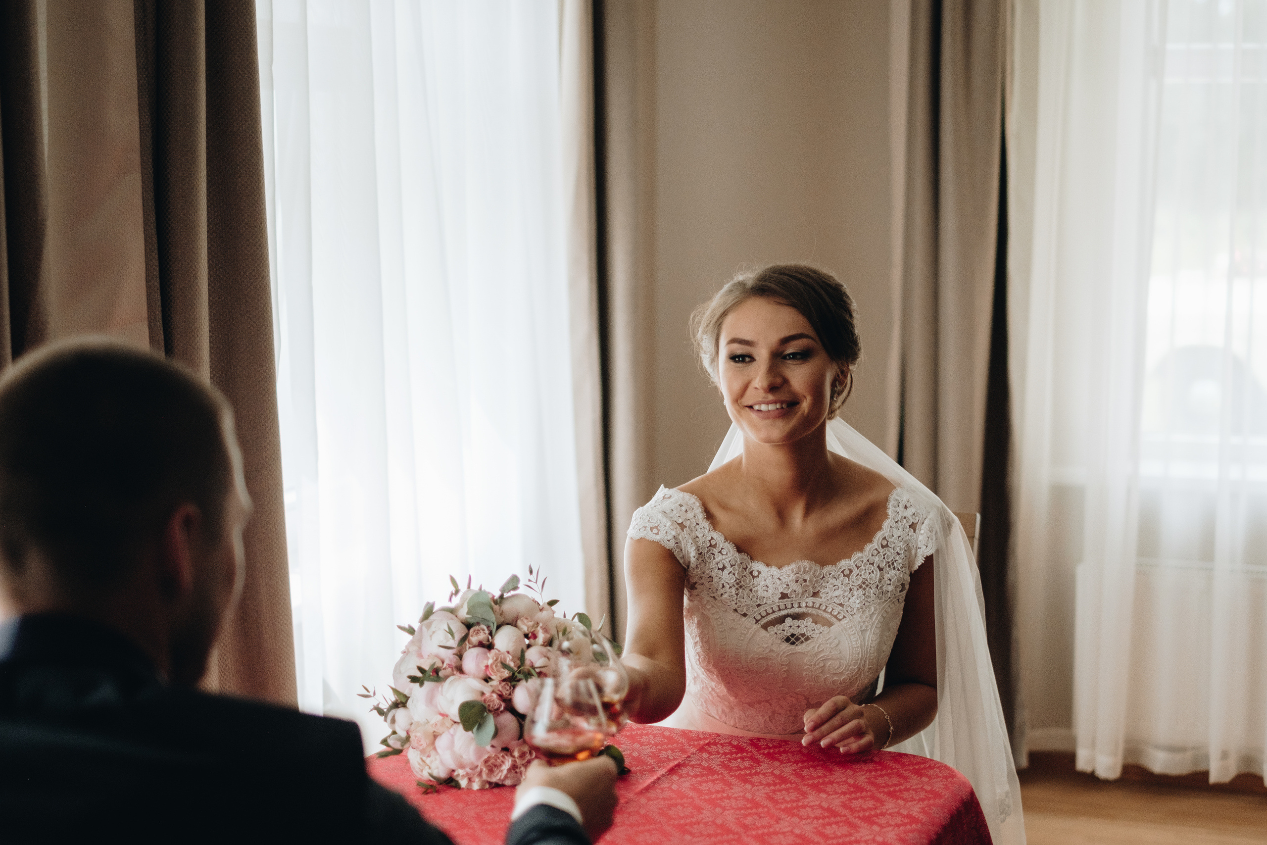 Kāzu stāsts Henrijs & Kristīne. Kāzu × Ģimenes notikumu fotografs Edgars Kalniņš