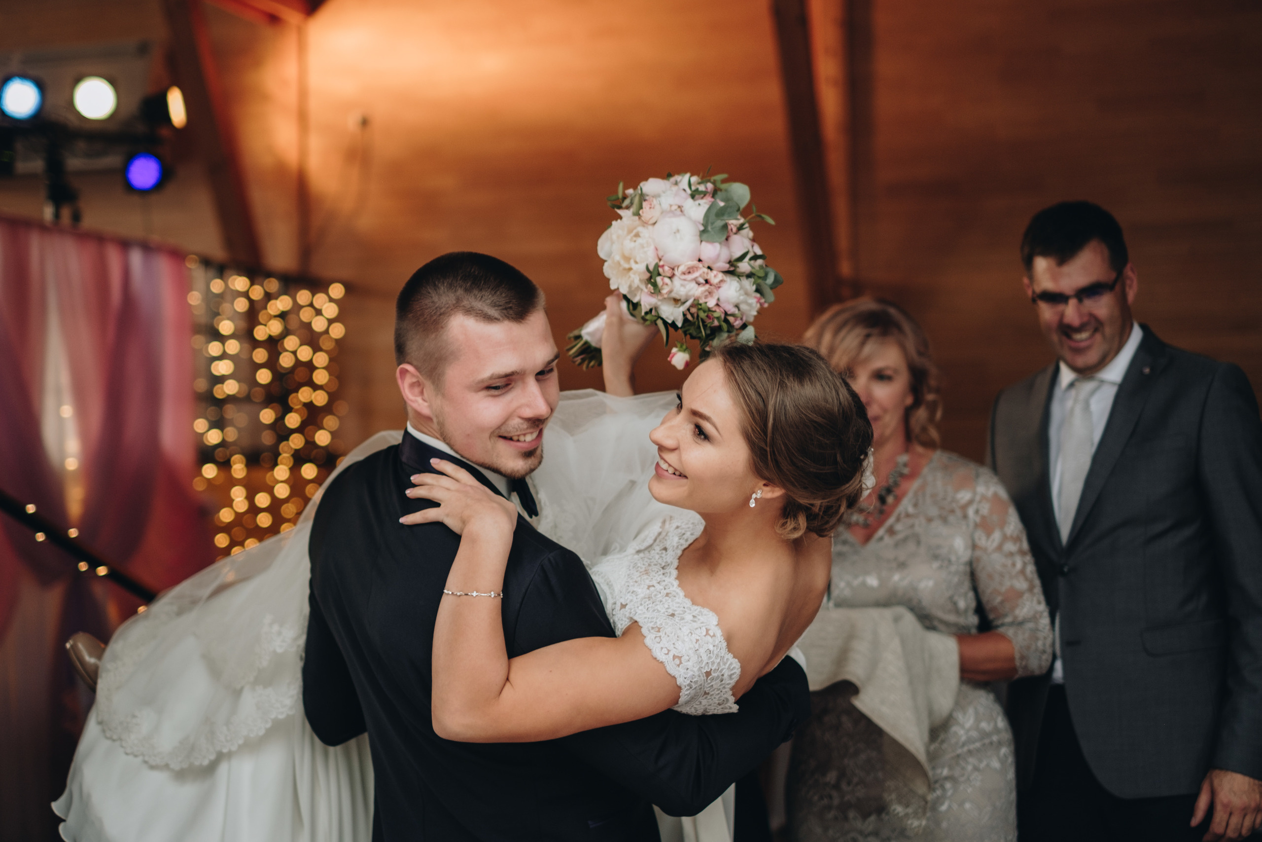 Kāzu stāsts Henrijs & Kristīne. Kāzu × Ģimenes notikumu fotografs Edgars Kalniņš