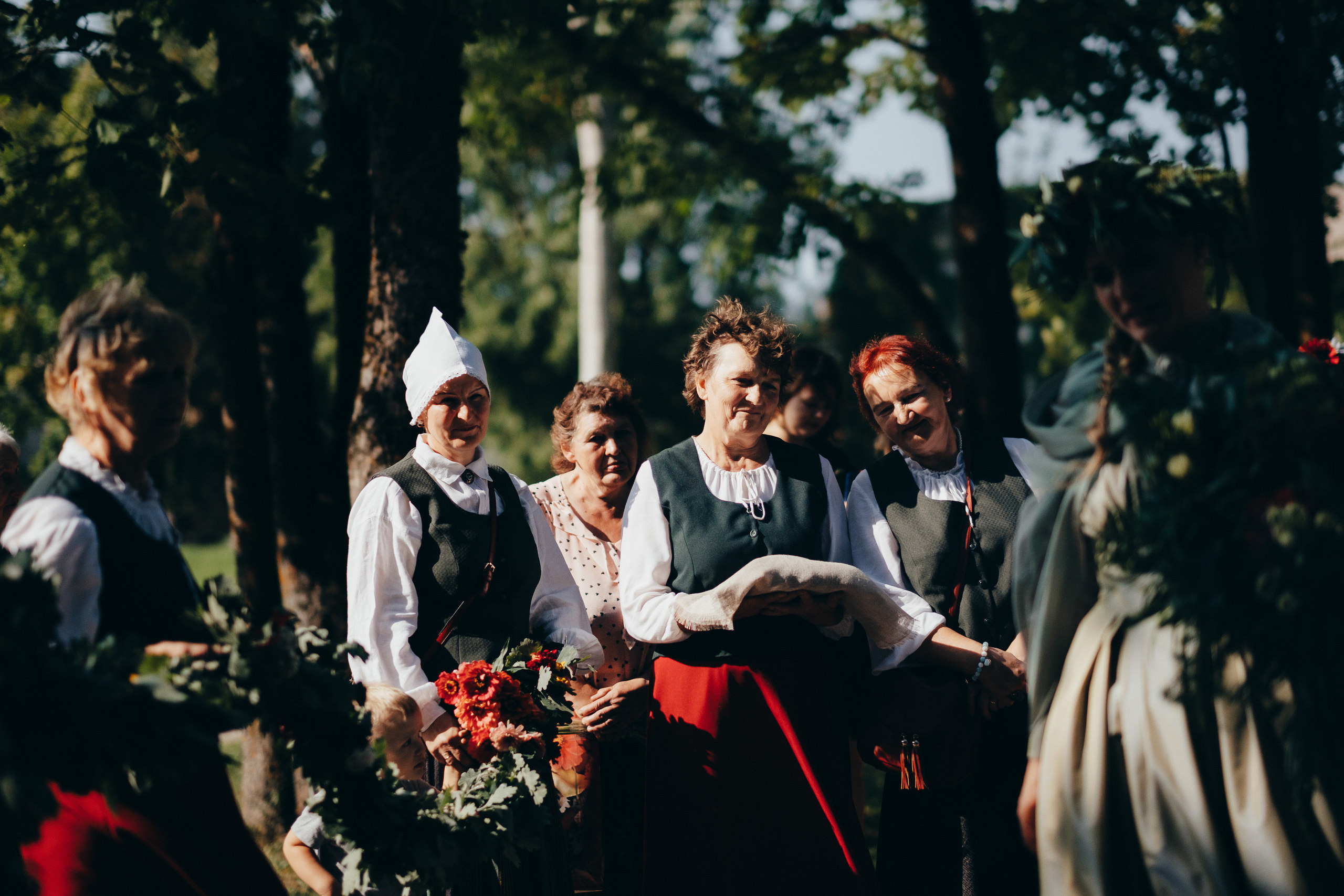 Kāzu stāsts Madara & Ingus. Kāzu × Ģimenes notikumu fotografs Edgars Kalniņš