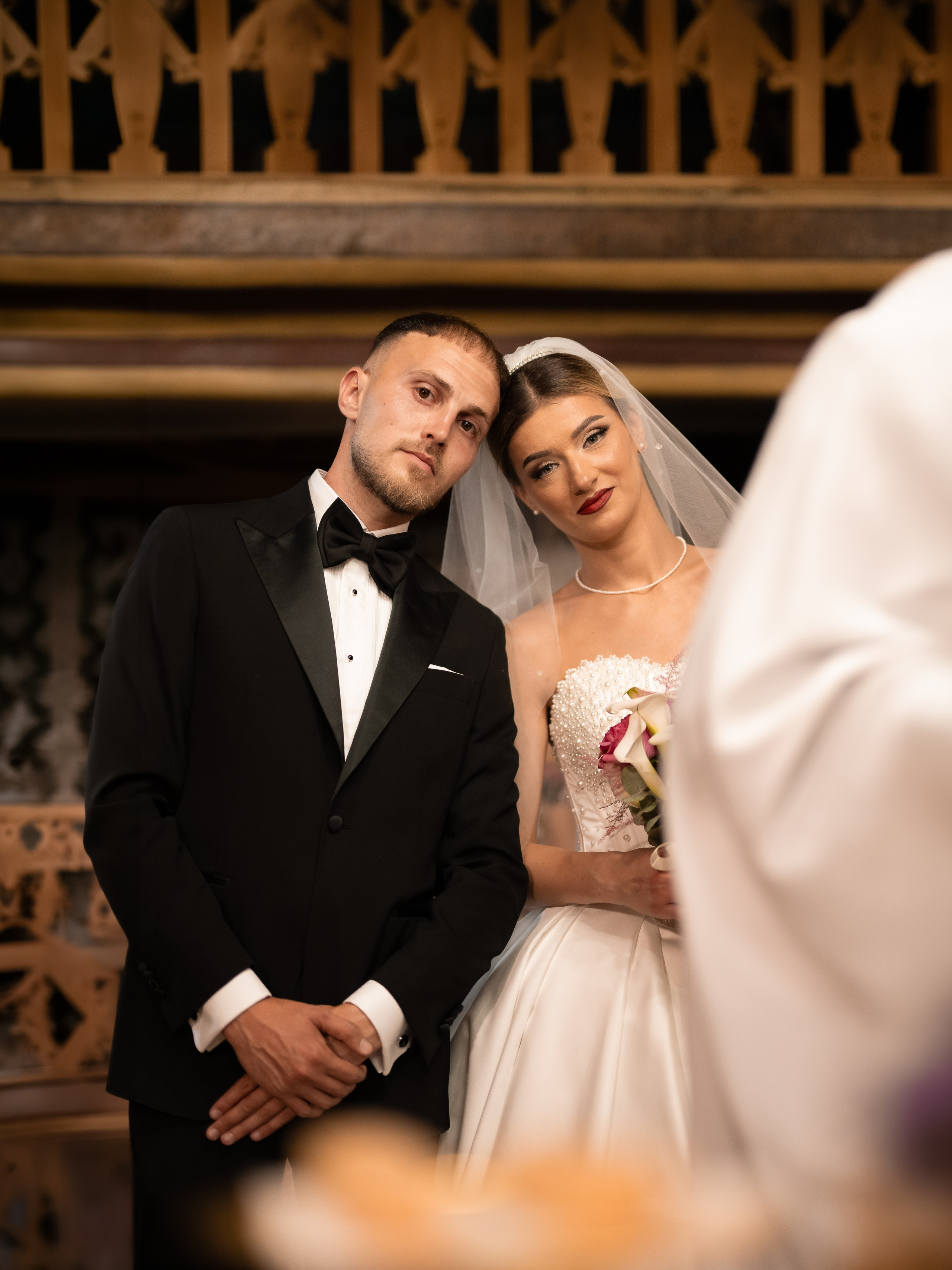 Daniel & Roberta. Hand for photos
