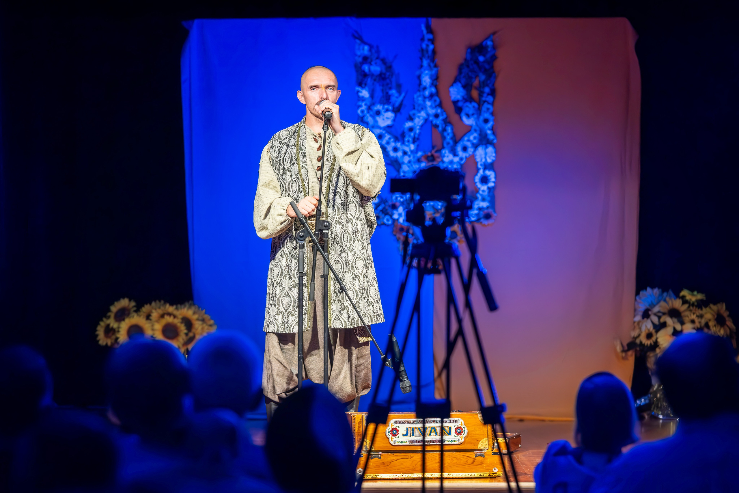 KOZAK SIROMAHA. Reportage concert portrait photography in the San Francisco Bay Area