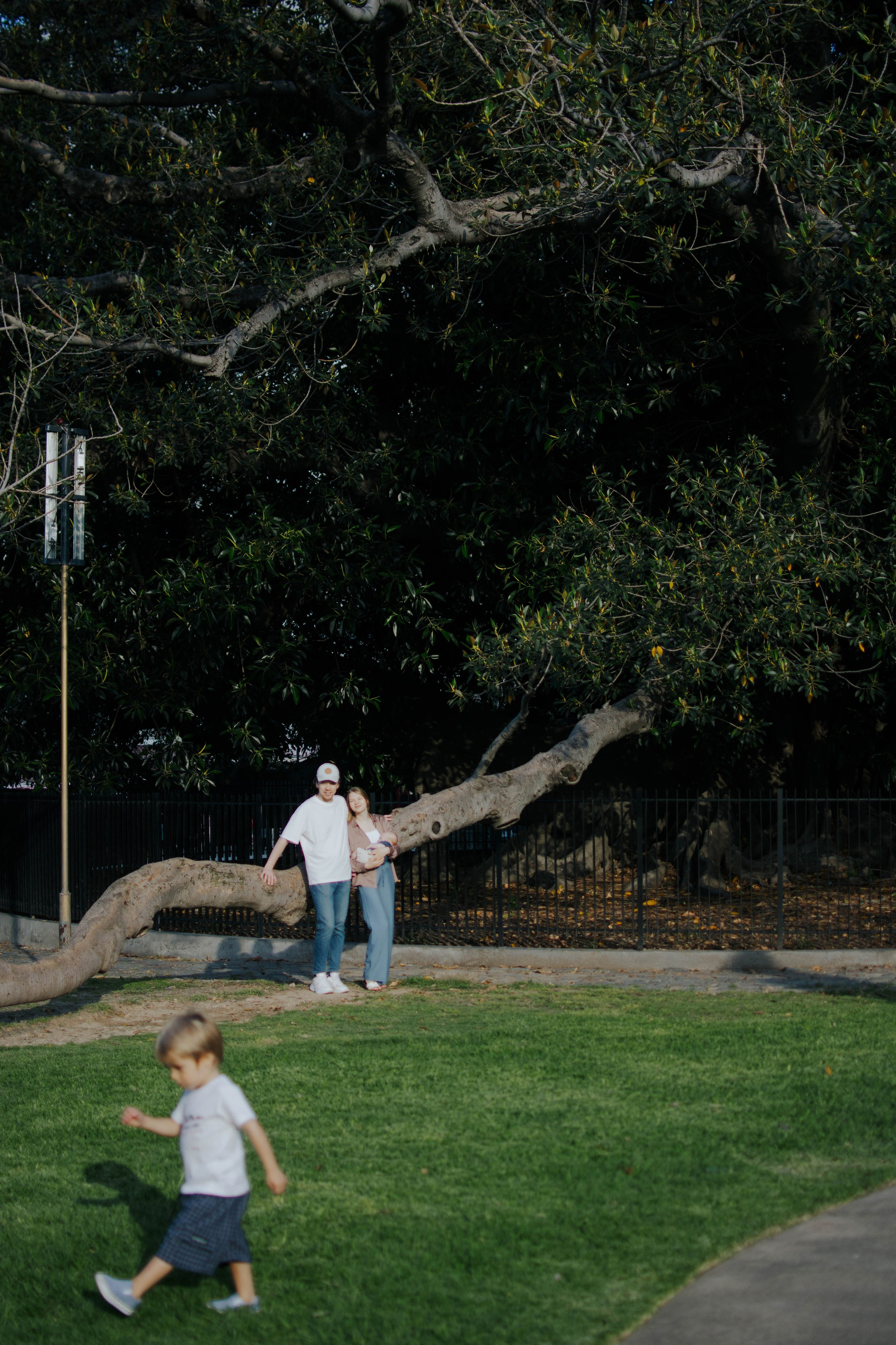 The little one and his parents. Buenos Aires. Photography. Photographer @elmirkami in the city of Buenos Aires