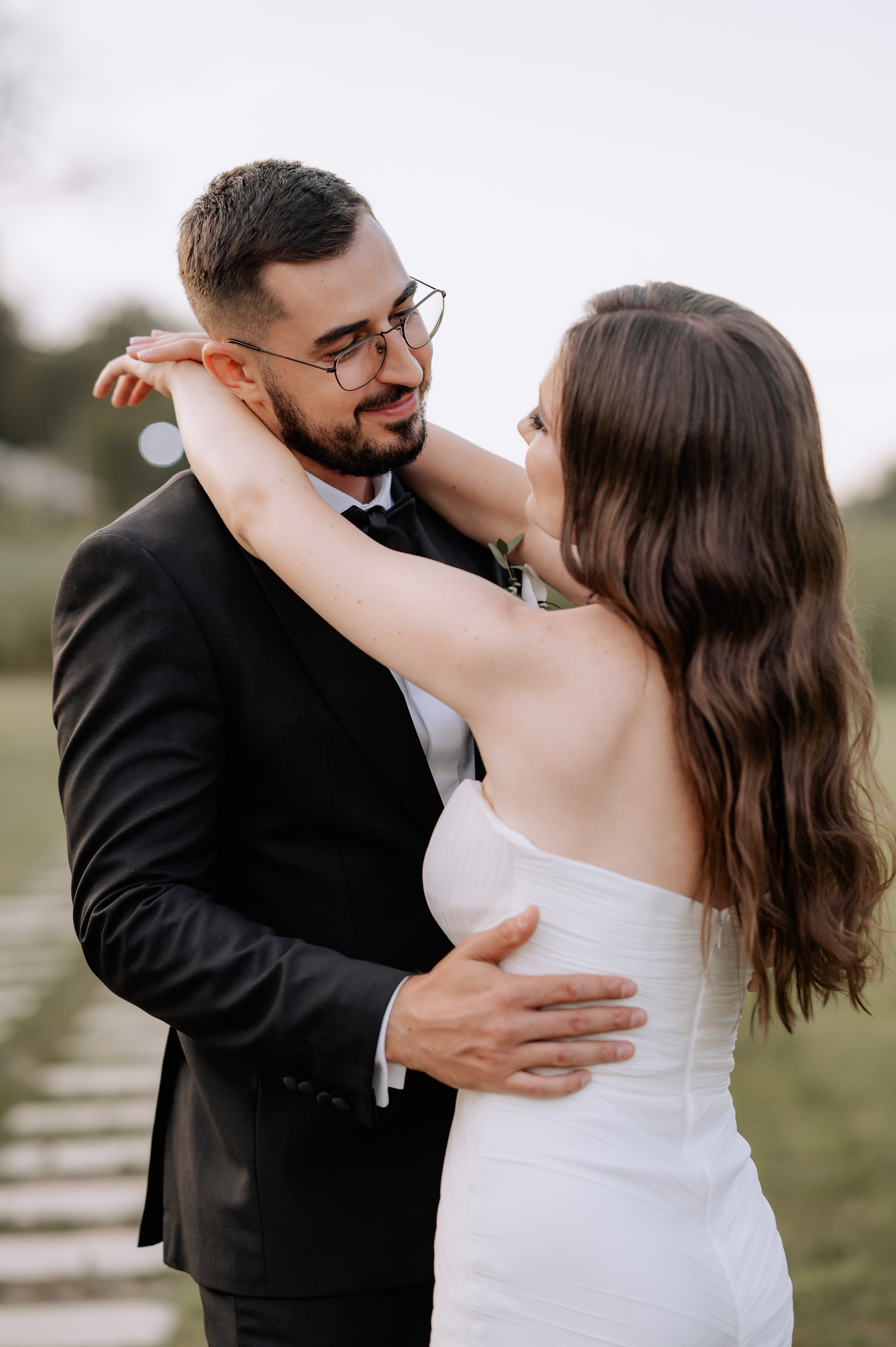 Cununie civila in aer liber , artificii de zi colorate , decor nunta , nunta la Hotel Traian. Proud Vision Weddings | Wedding Photography & Film — Servicii profesionale Foto Video Nunta Iasi