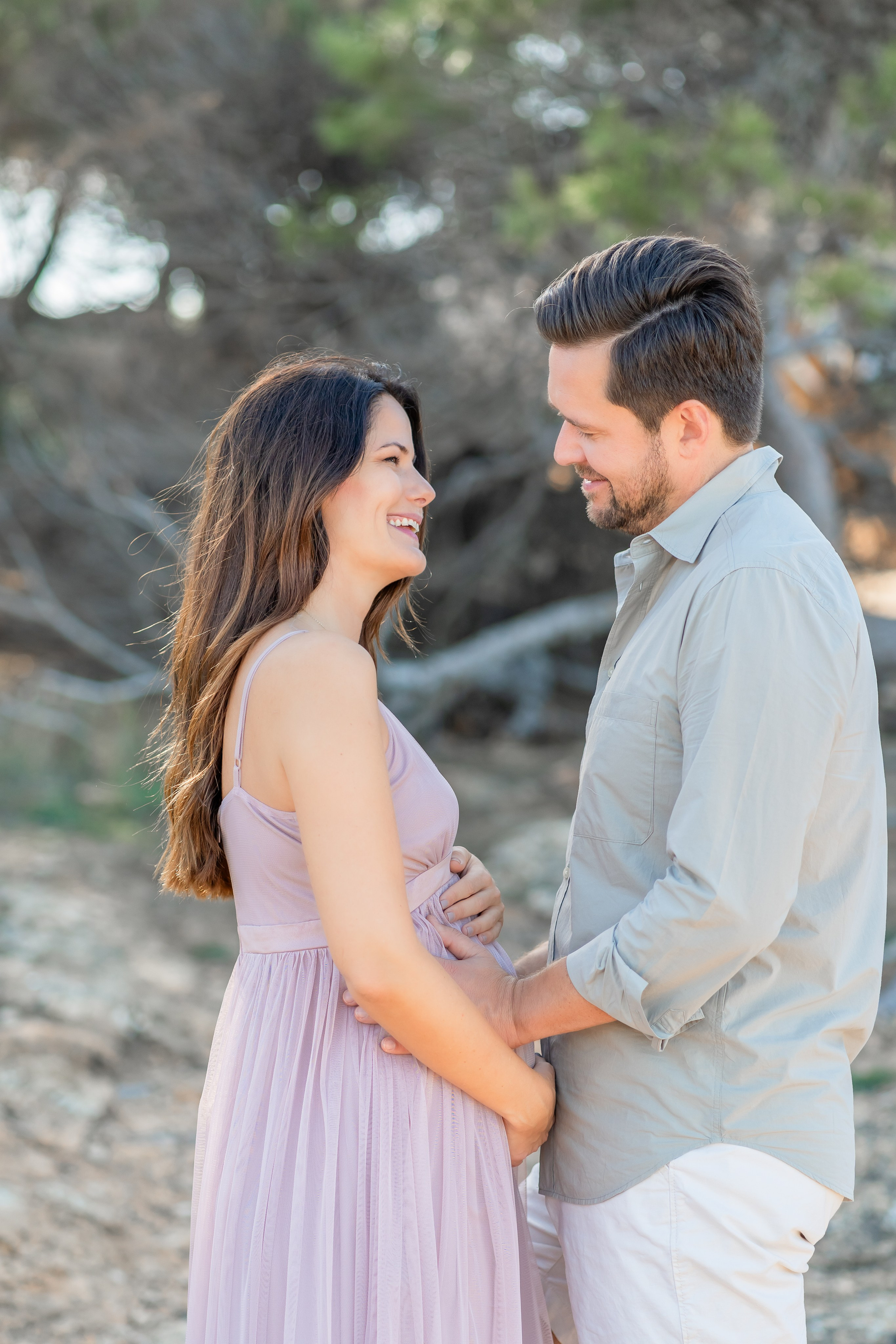 Babybauch Shooting Mallorca. Deine Fotografin auf Mallorca für Familien und Business