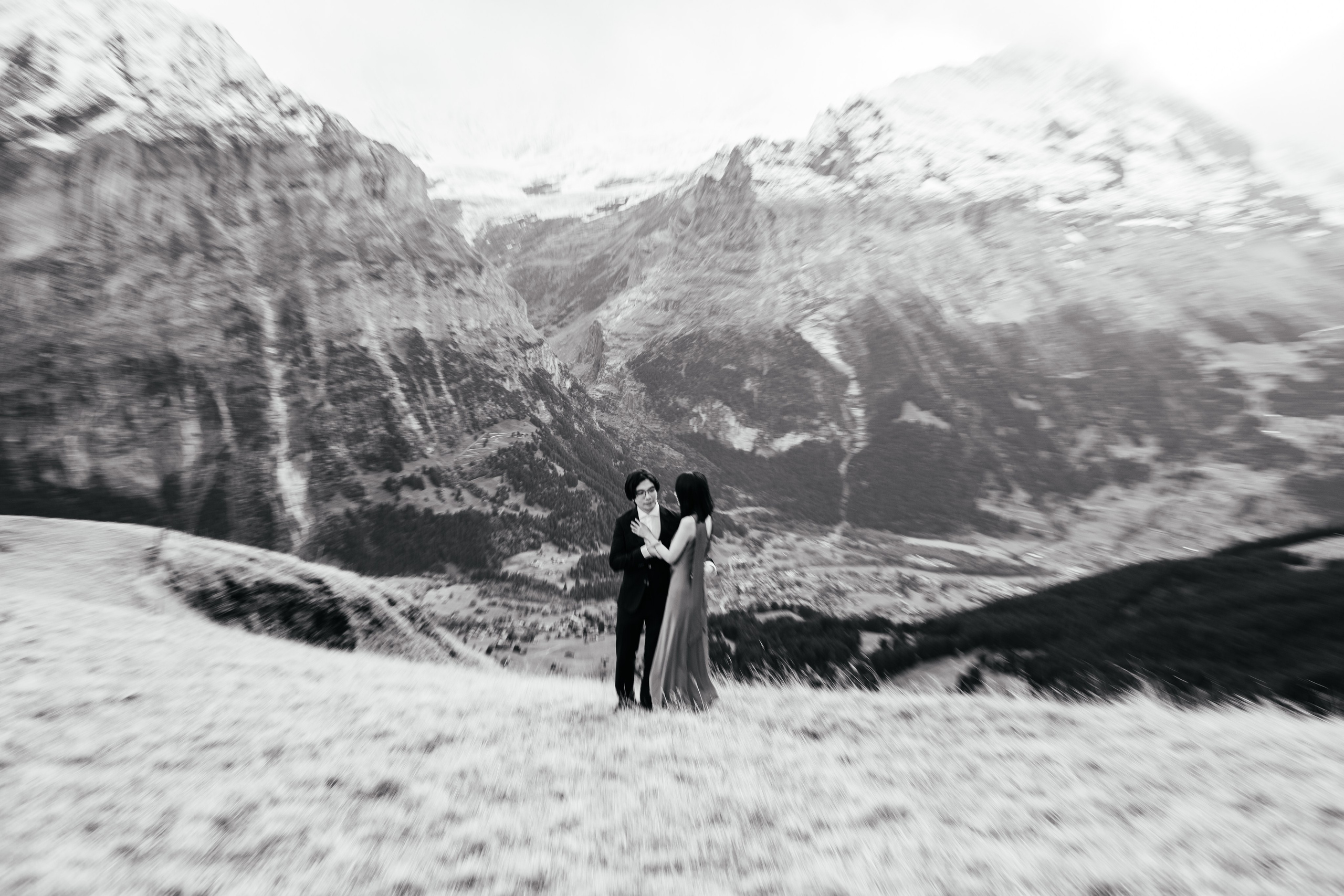 Kaiwen & Xiaoming Grindelwald, Switzerland. I am Elena Altendorfer. Wedding photographer in Zurich and Switzerland