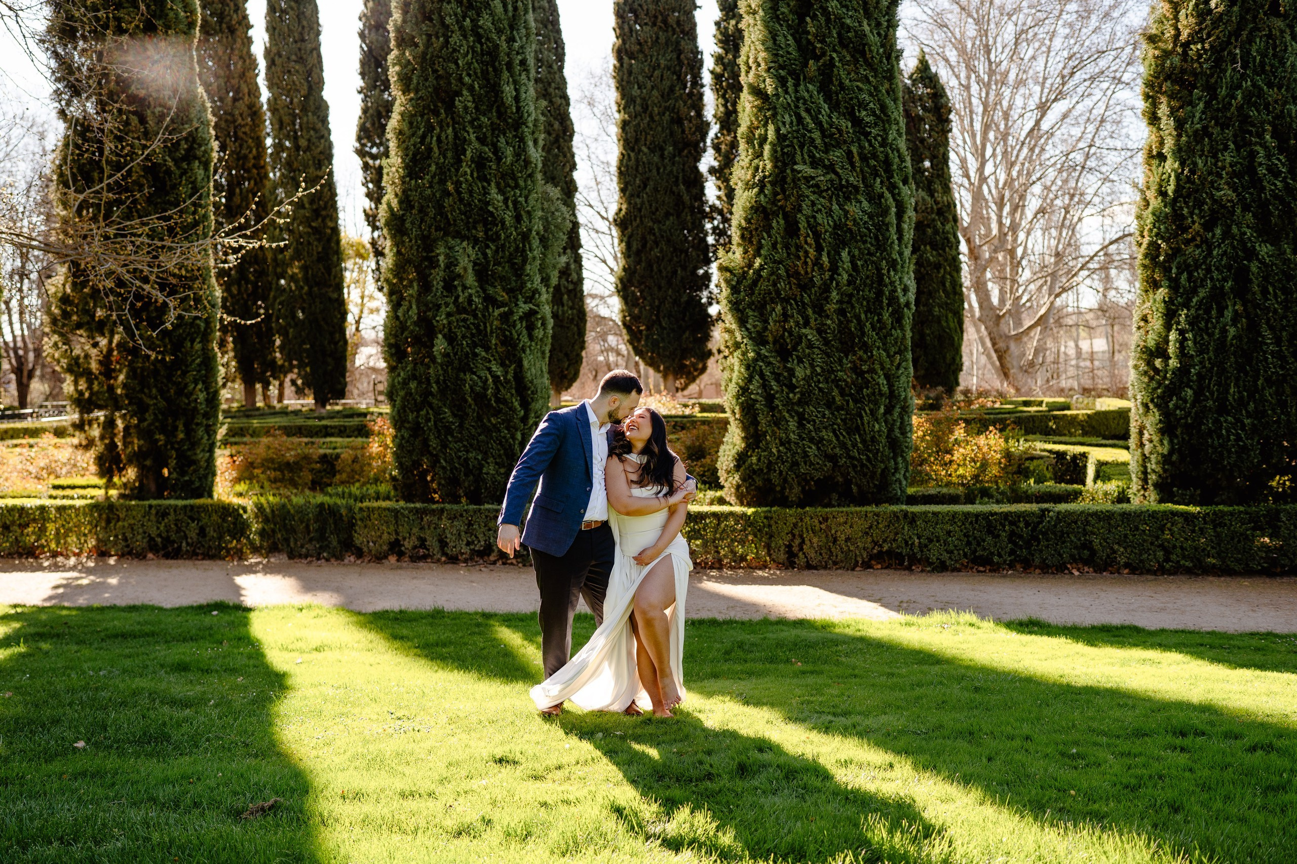 Engagement photoshoot in Madrid, El Capricho. Madrid Photographer for Proposals, Engagements & Families | Anya Petrova