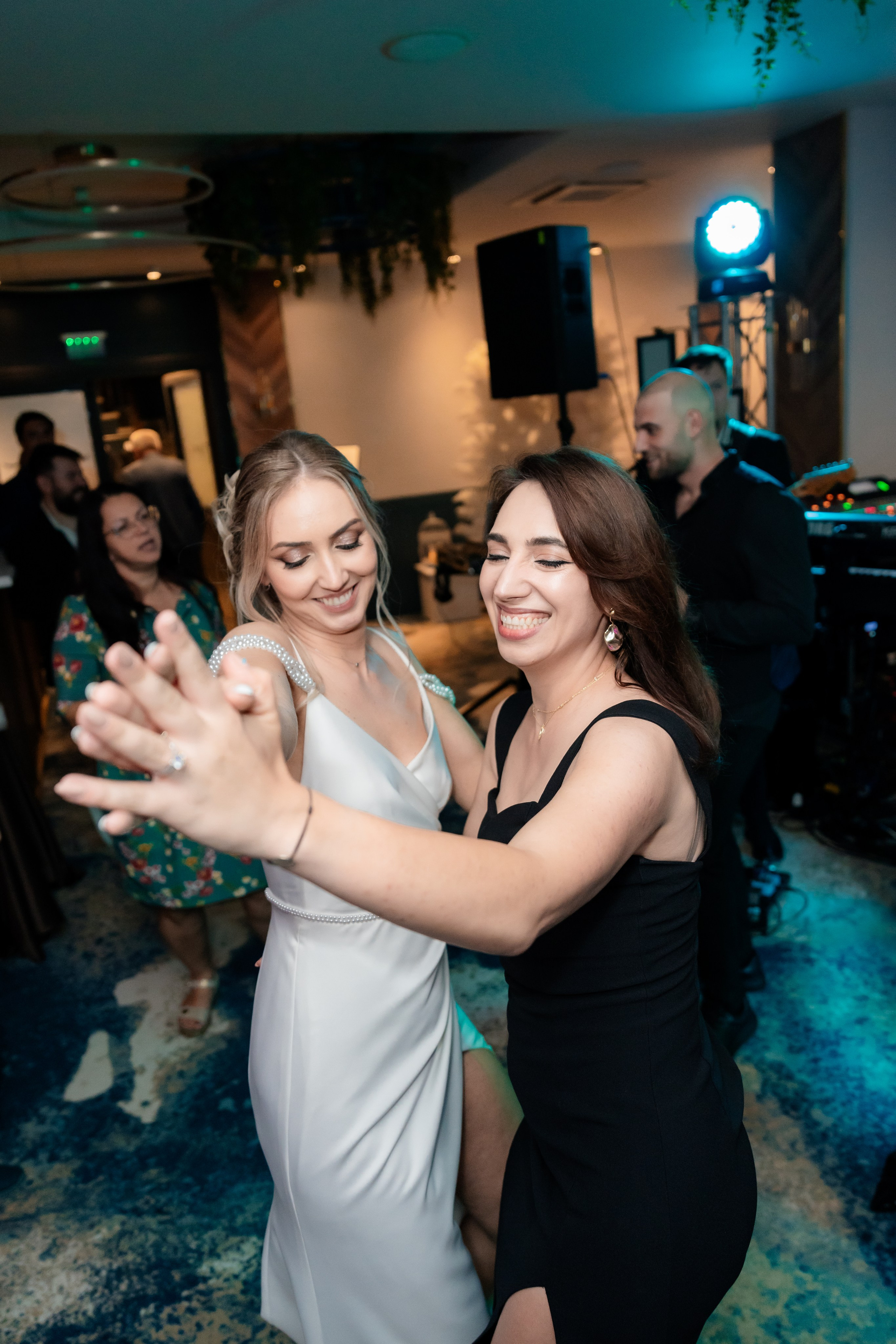 Madisson & Alex. Destination Wedding Photographer Alex Pasarelu