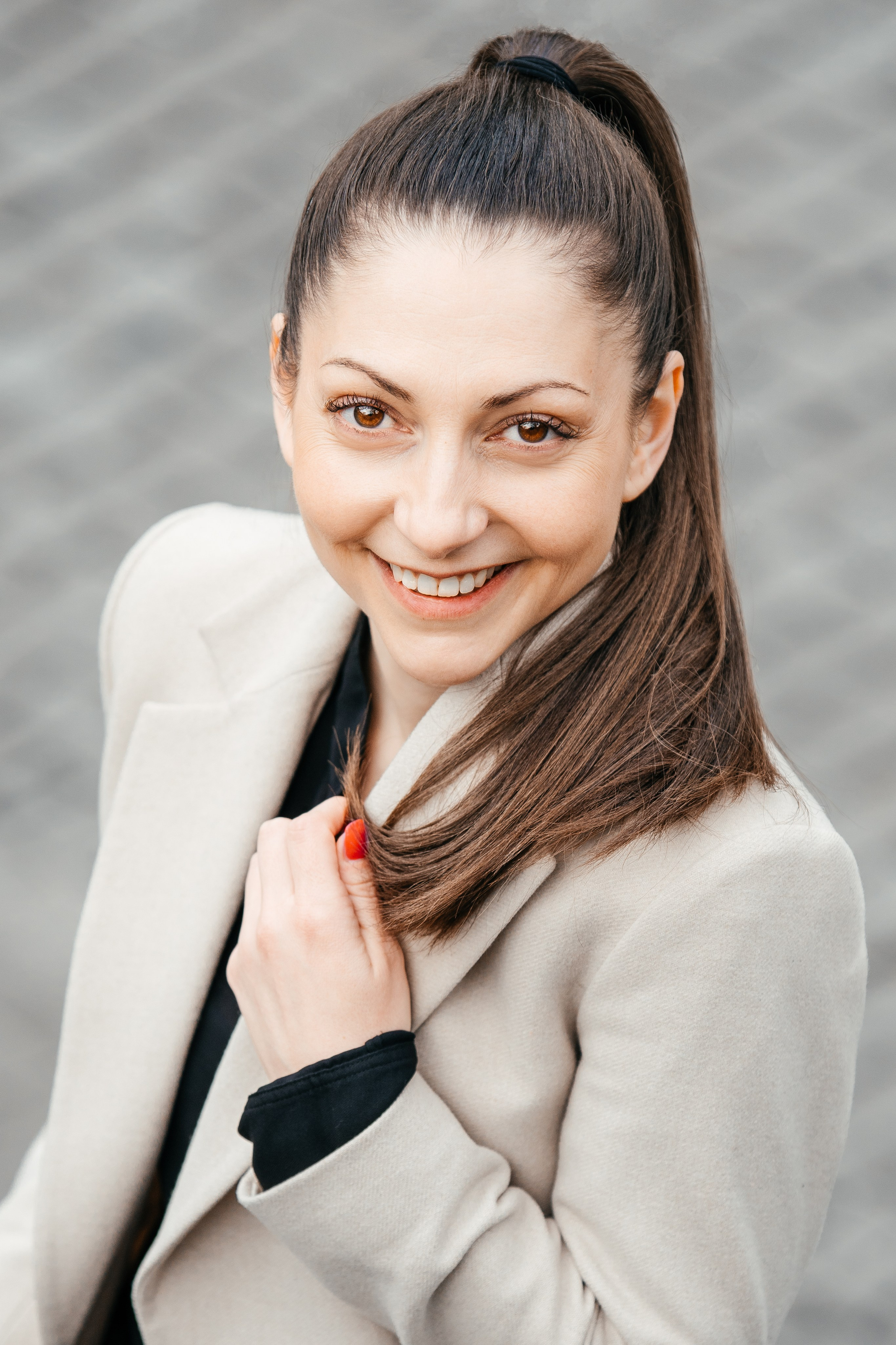 PEOPLE. Hallo! Ich bin Elena und arbeite als Immobilienfotografin