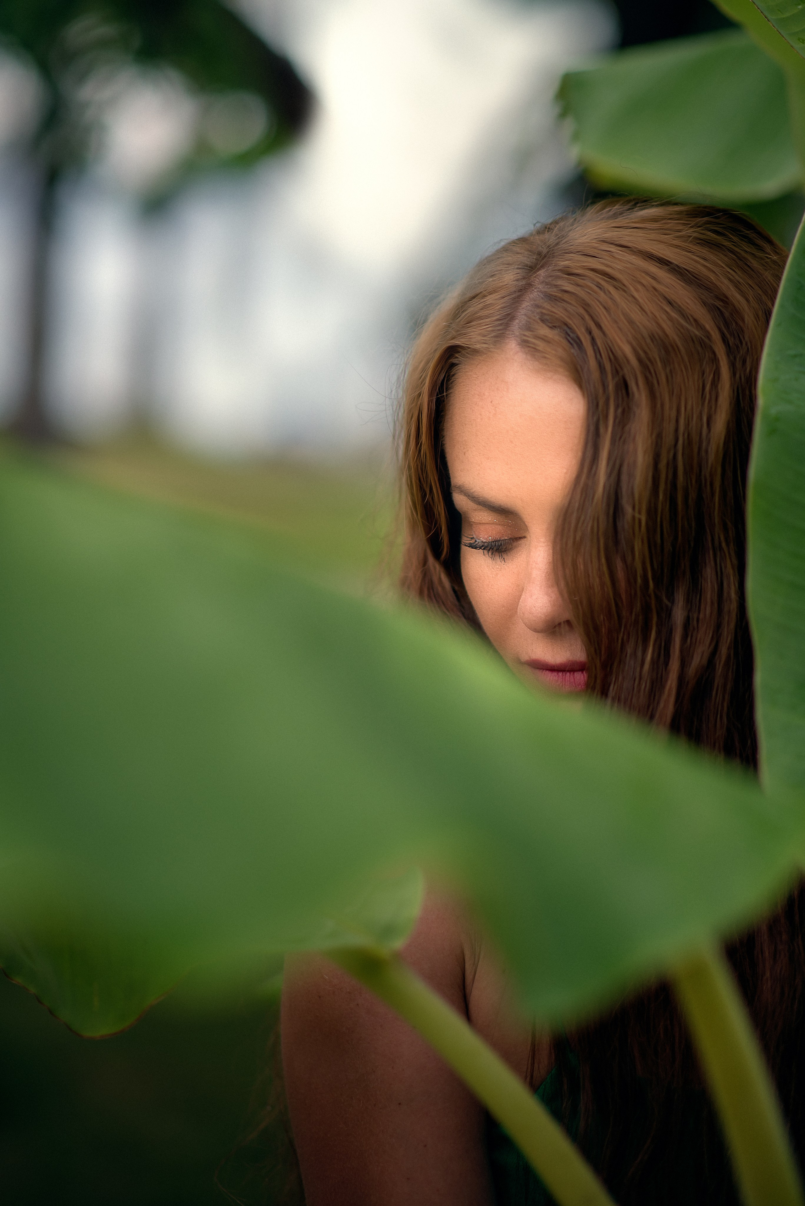 Банановое настроение. Портрет  девушки на закате.