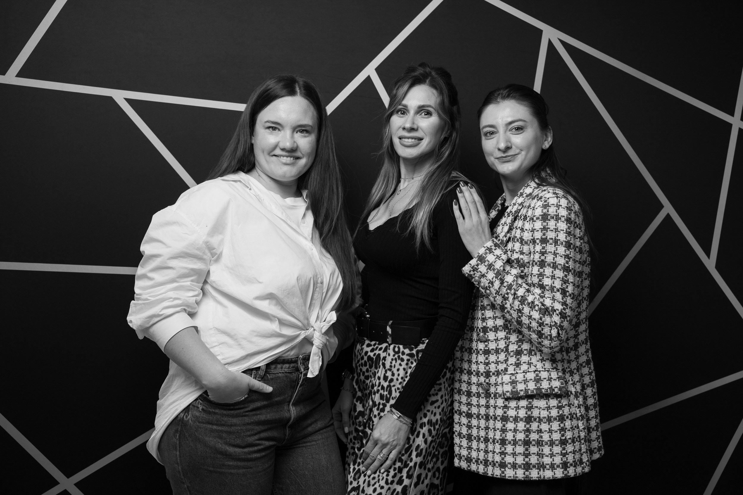 Portrete. STUDIO PORTRET — Portrete realizate cu lumină, timp și atenție. Un studio mobil dedicat fotografiei de portret