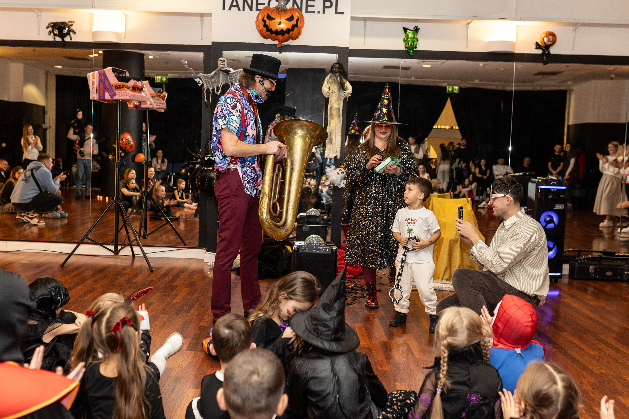 Leo dance studio Helloween 2025. Семейный и детский фотограф в Варшаве Мила Бобровская