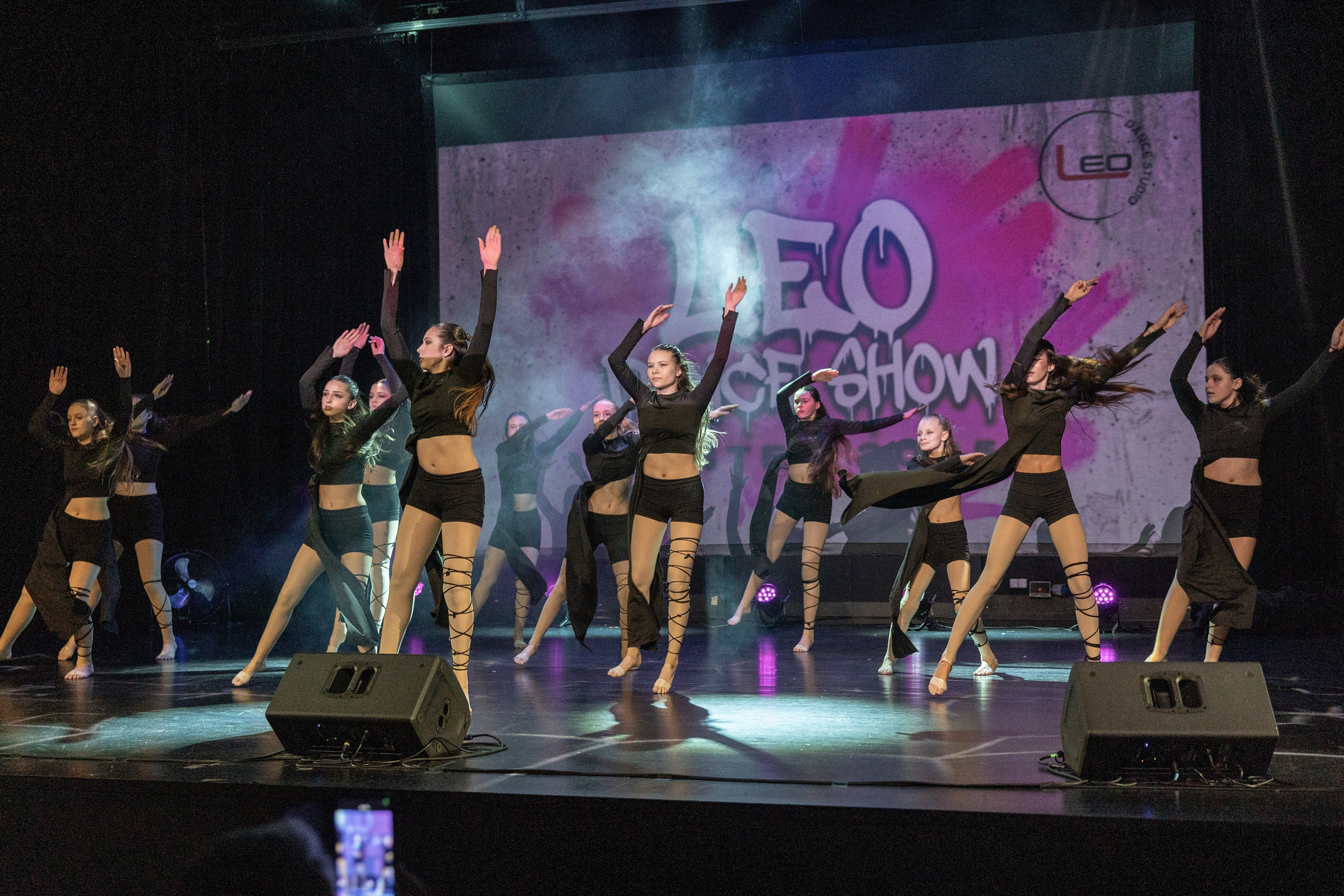 LEO DANCE SHOW WINTER 2025. Семейный и детский фотограф в Варшаве Мила Бобровская