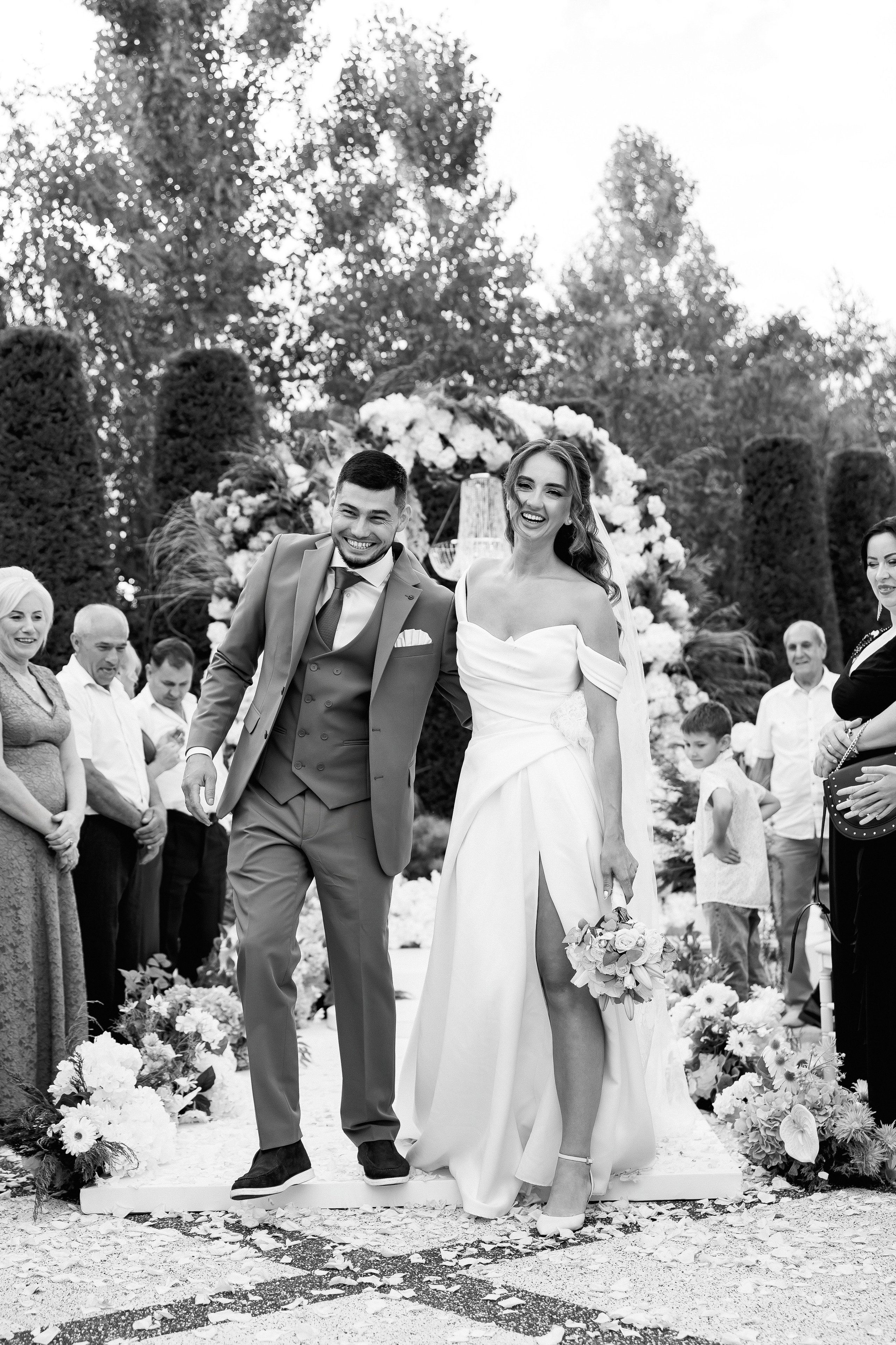 Eugen & Livia — Grand Elysee — Wedding Day. Servicii Foto și Video 067188353